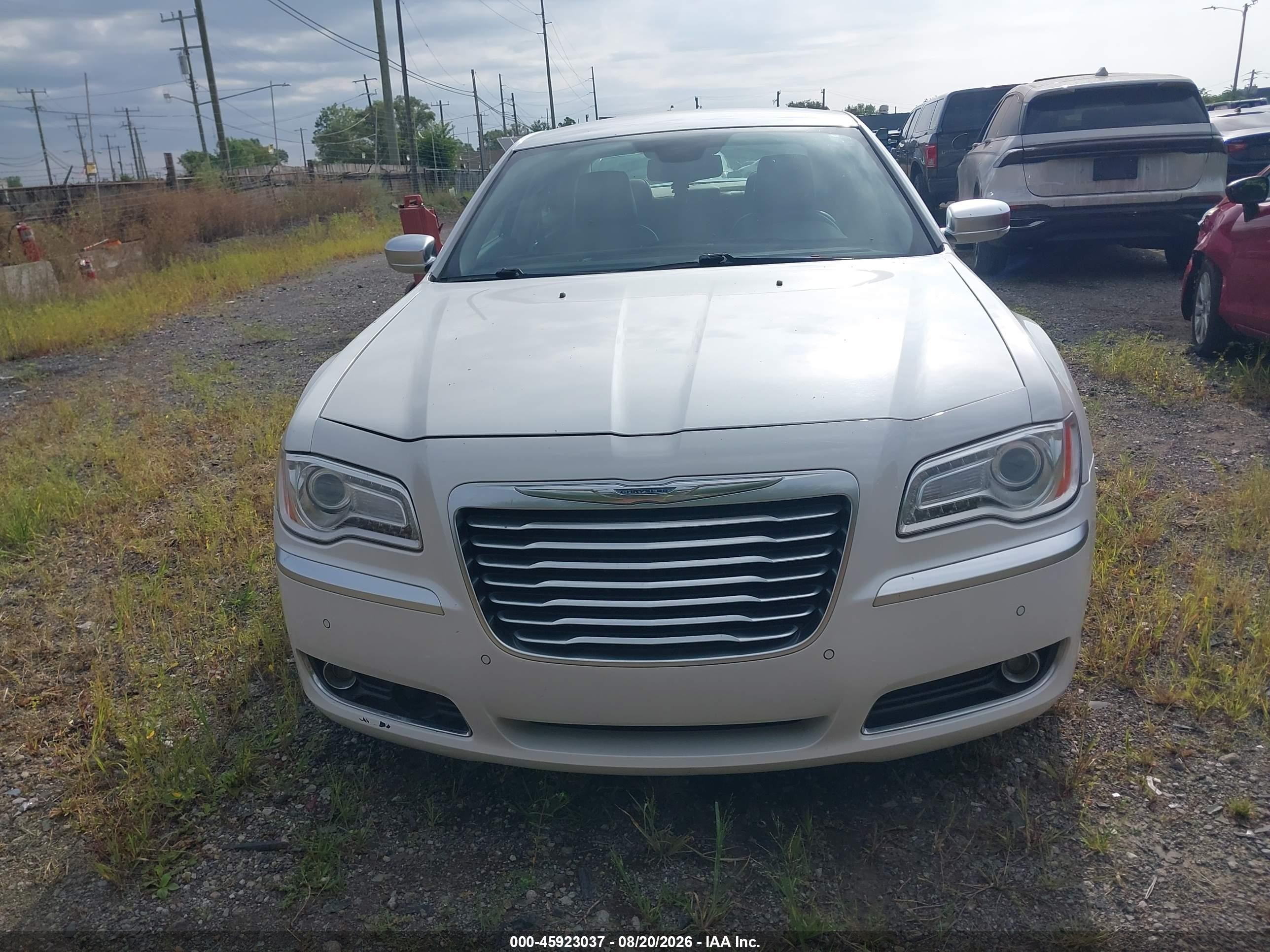 2012 Chrysler 300c Luxury Series White vin: 2C3CCAPT0CH238073