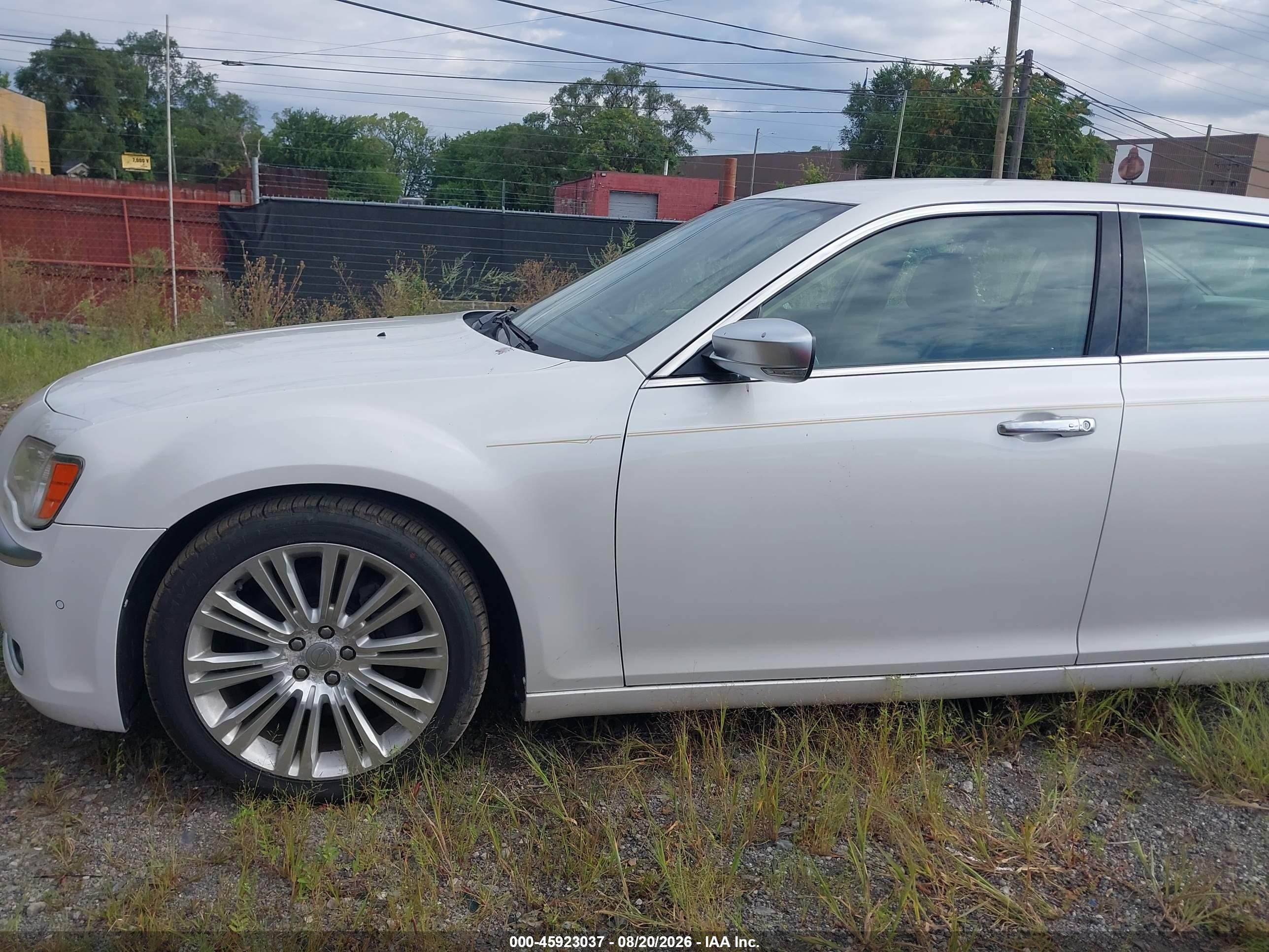 2012 Chrysler 300c Luxury Series White vin: 2C3CCAPT0CH238073
