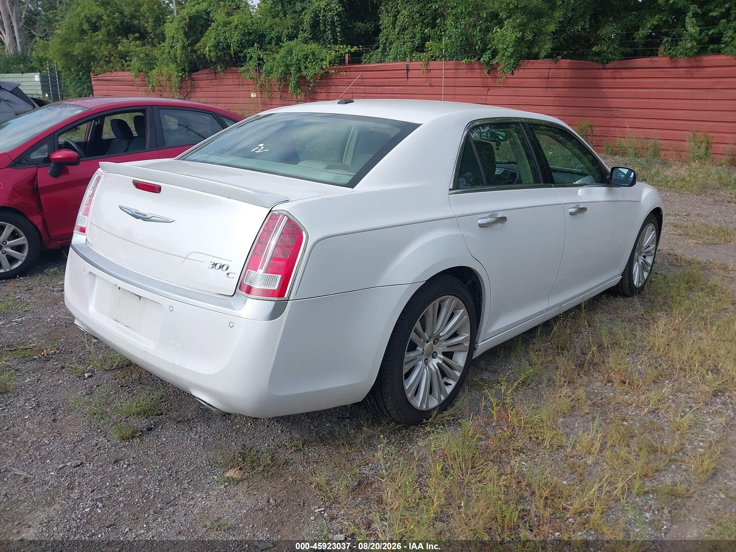 2012 Chrysler 300c Luxury Series White vin: 2C3CCAPT0CH238073