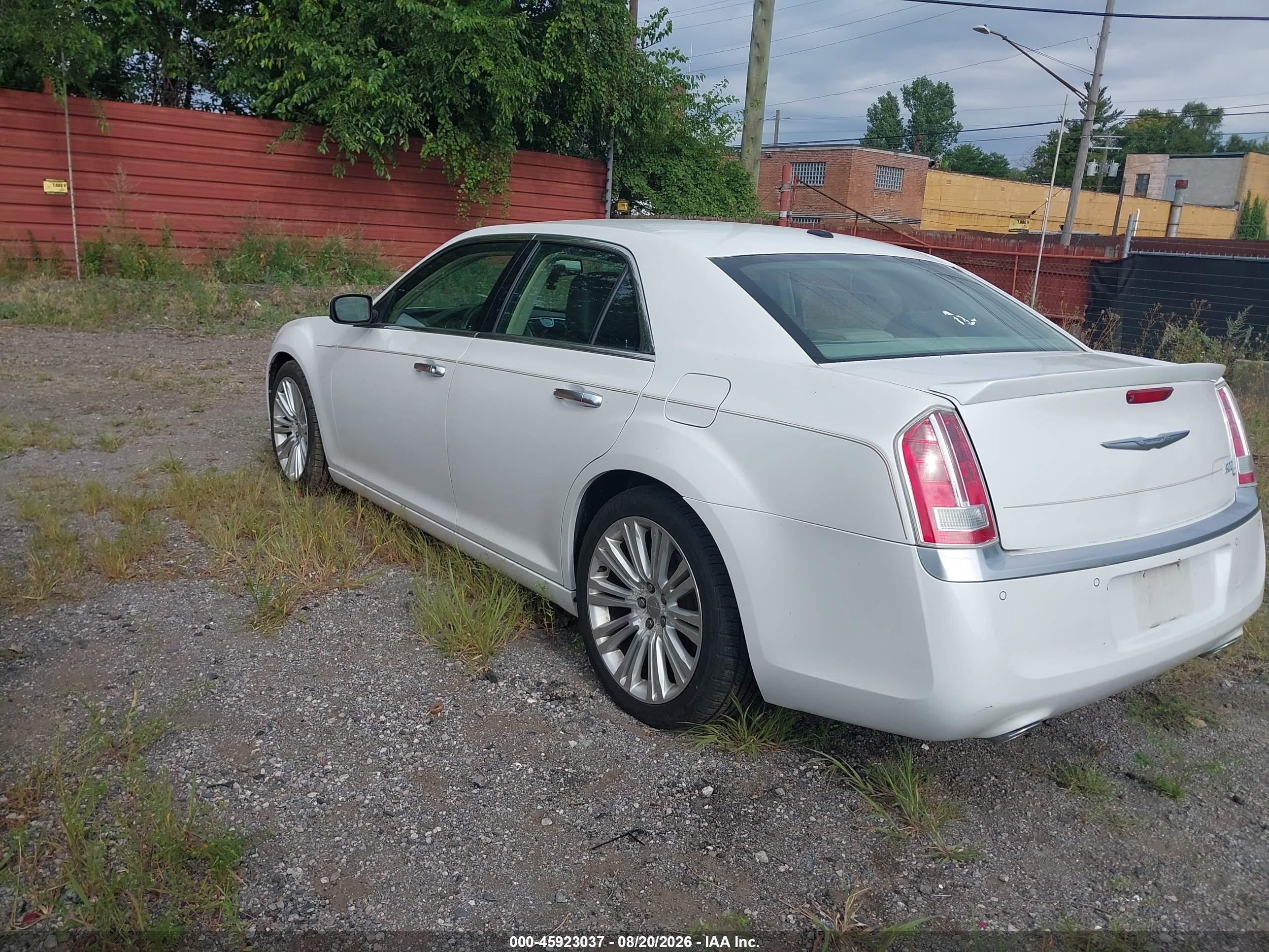 2012 Chrysler 300c Luxury Series White vin: 2C3CCAPT0CH238073