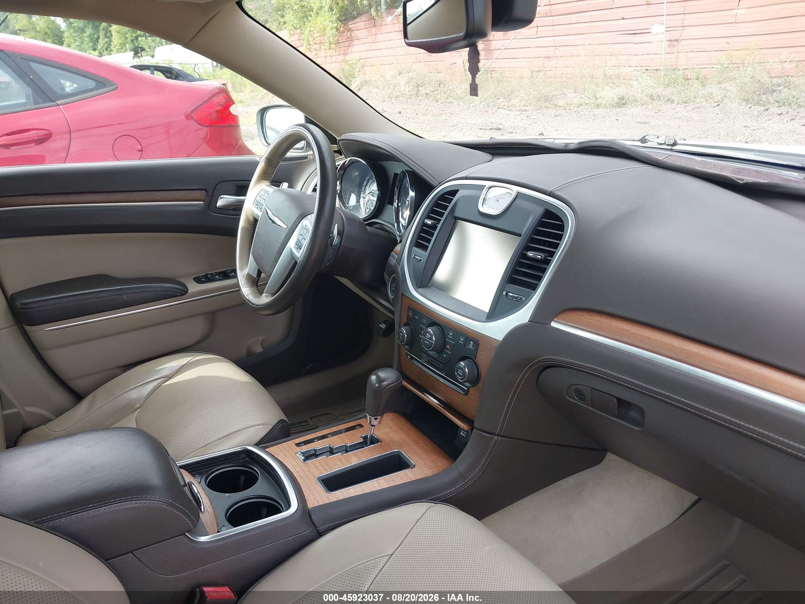 2012 Chrysler 300c Luxury Series White vin: 2C3CCAPT0CH238073