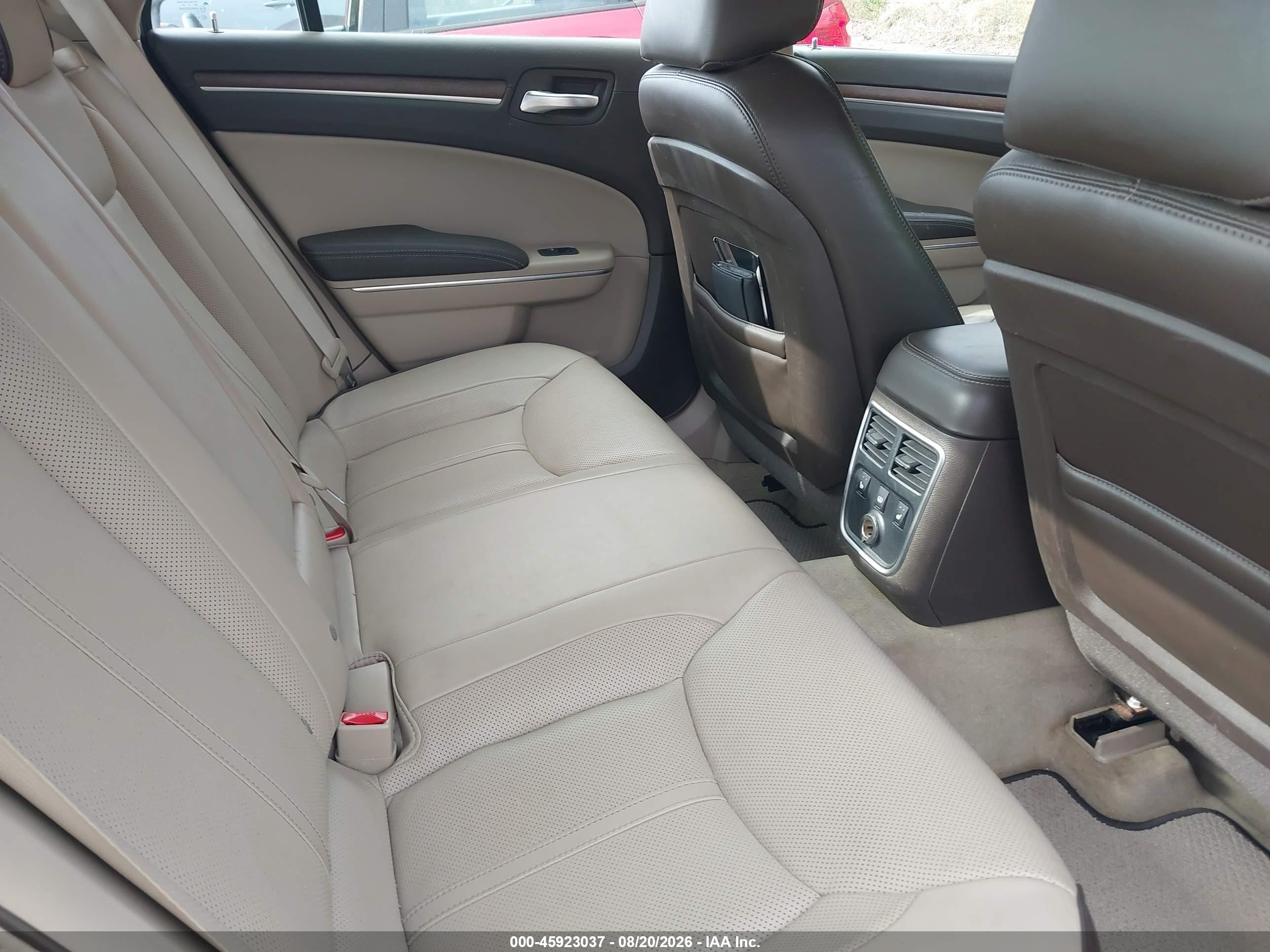 2012 Chrysler 300c Luxury Series White vin: 2C3CCAPT0CH238073
