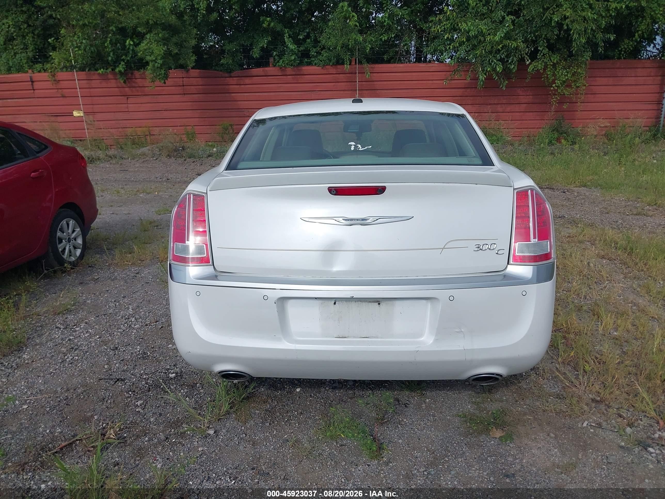 2012 Chrysler 300c Luxury Series White vin: 2C3CCAPT0CH238073