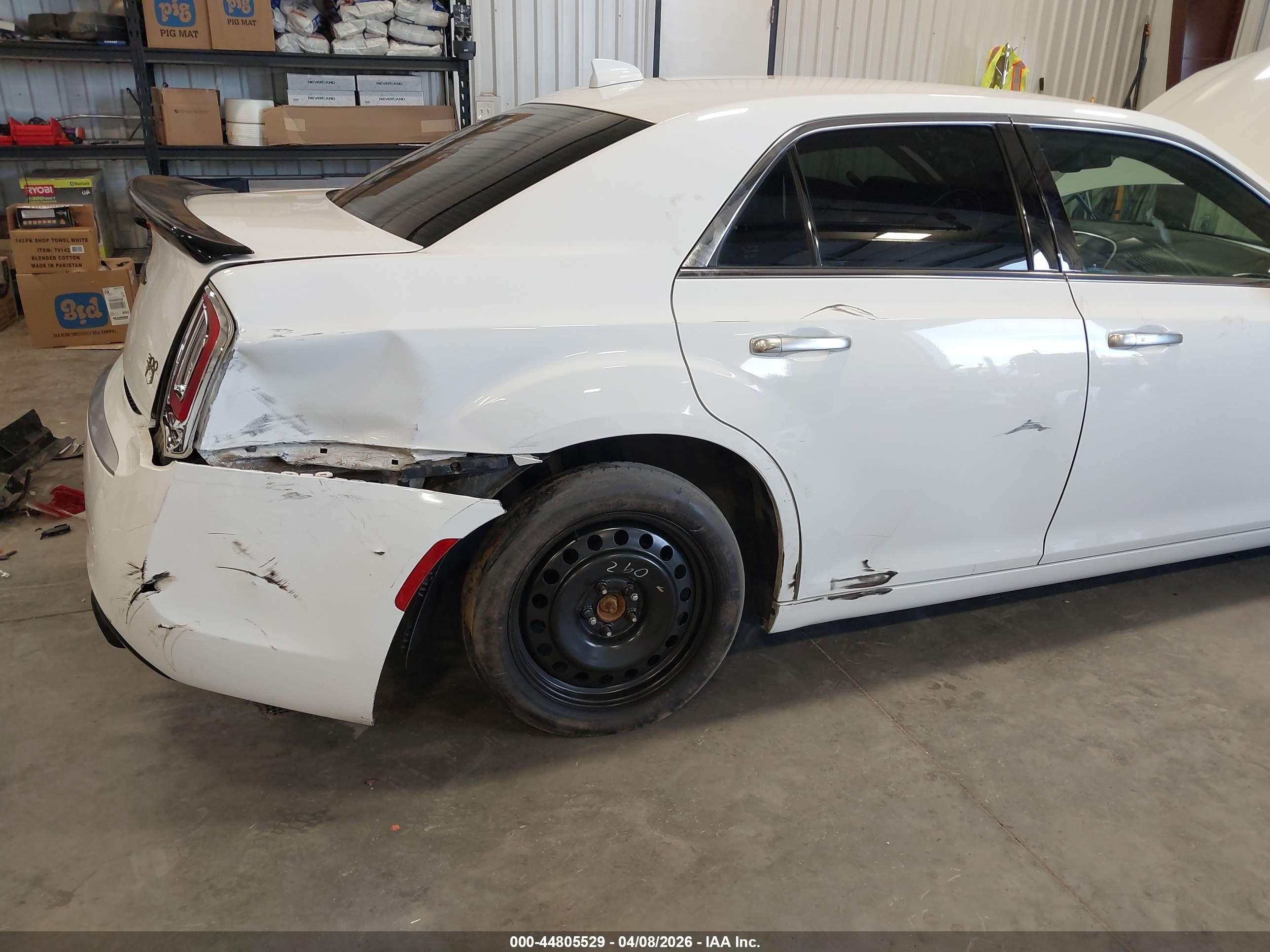 2018 Chrysler 300 C White vin: 2C3CCAPT2JH223829
