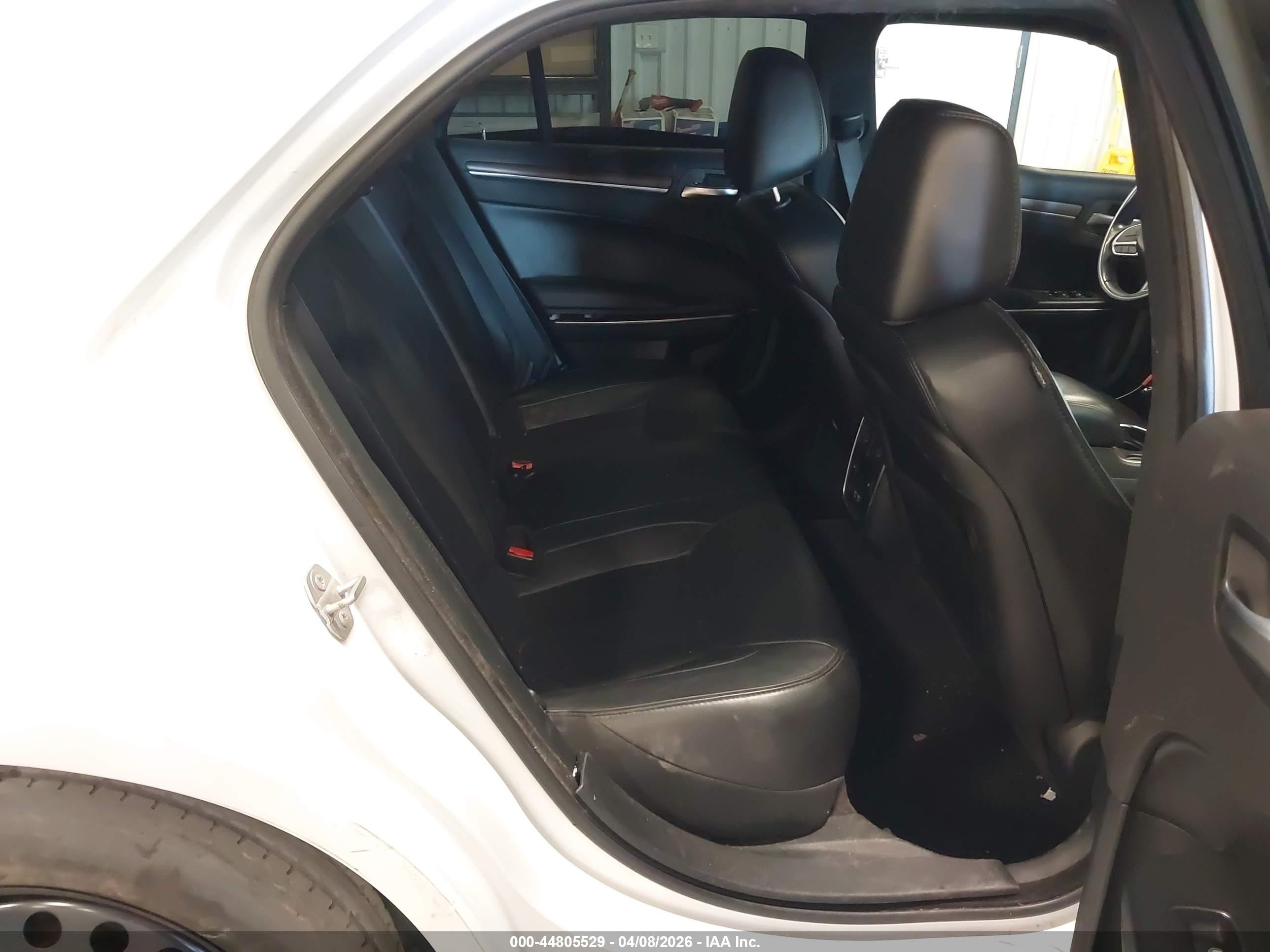 2018 Chrysler 300 C White vin: 2C3CCAPT2JH223829