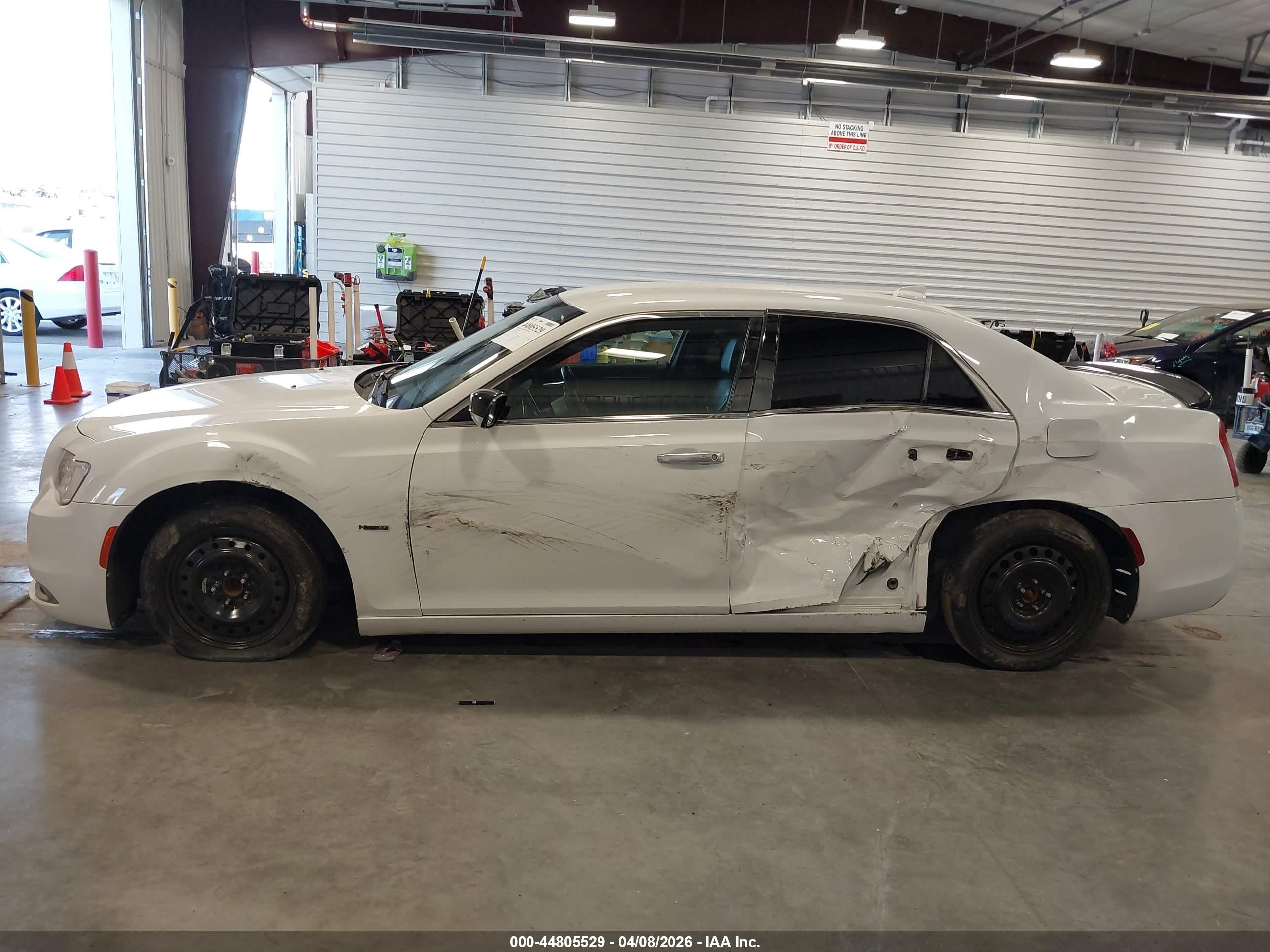 2018 Chrysler 300 C White vin: 2C3CCAPT2JH223829