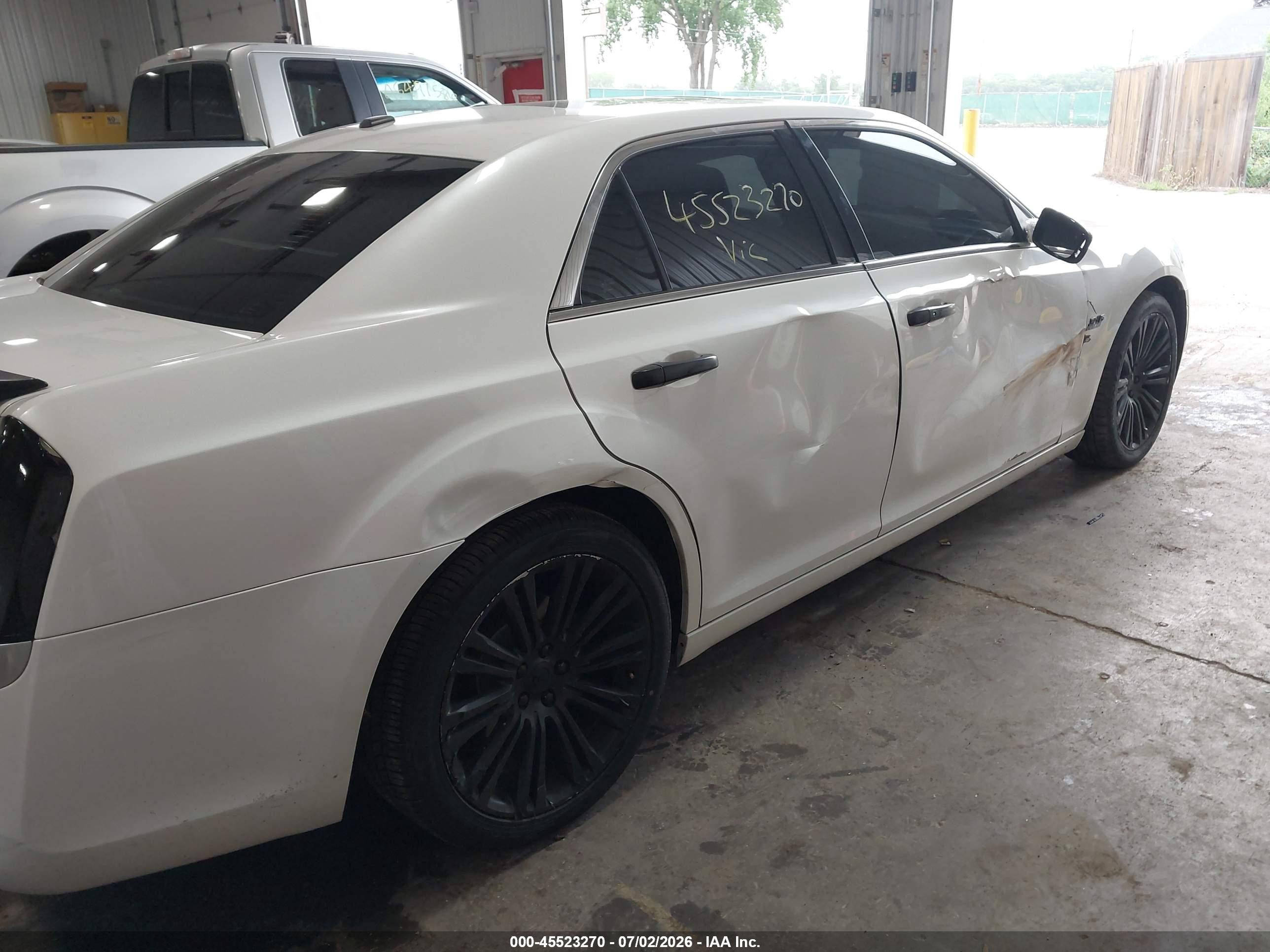 2012 Chrysler 300c Luxury Series White vin: 2C3CCAPT8CH289501