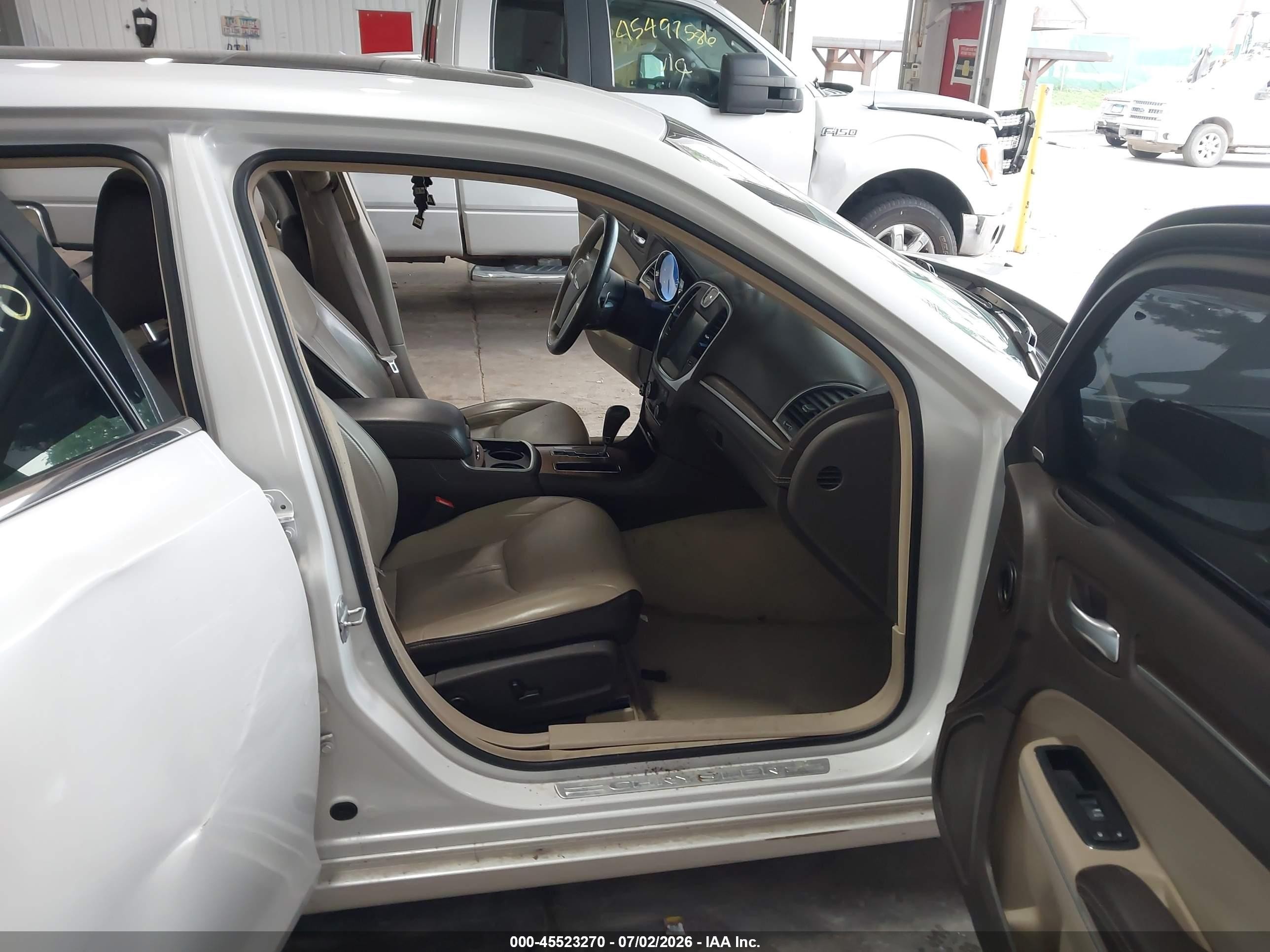 2012 Chrysler 300c Luxury Series White vin: 2C3CCAPT8CH289501