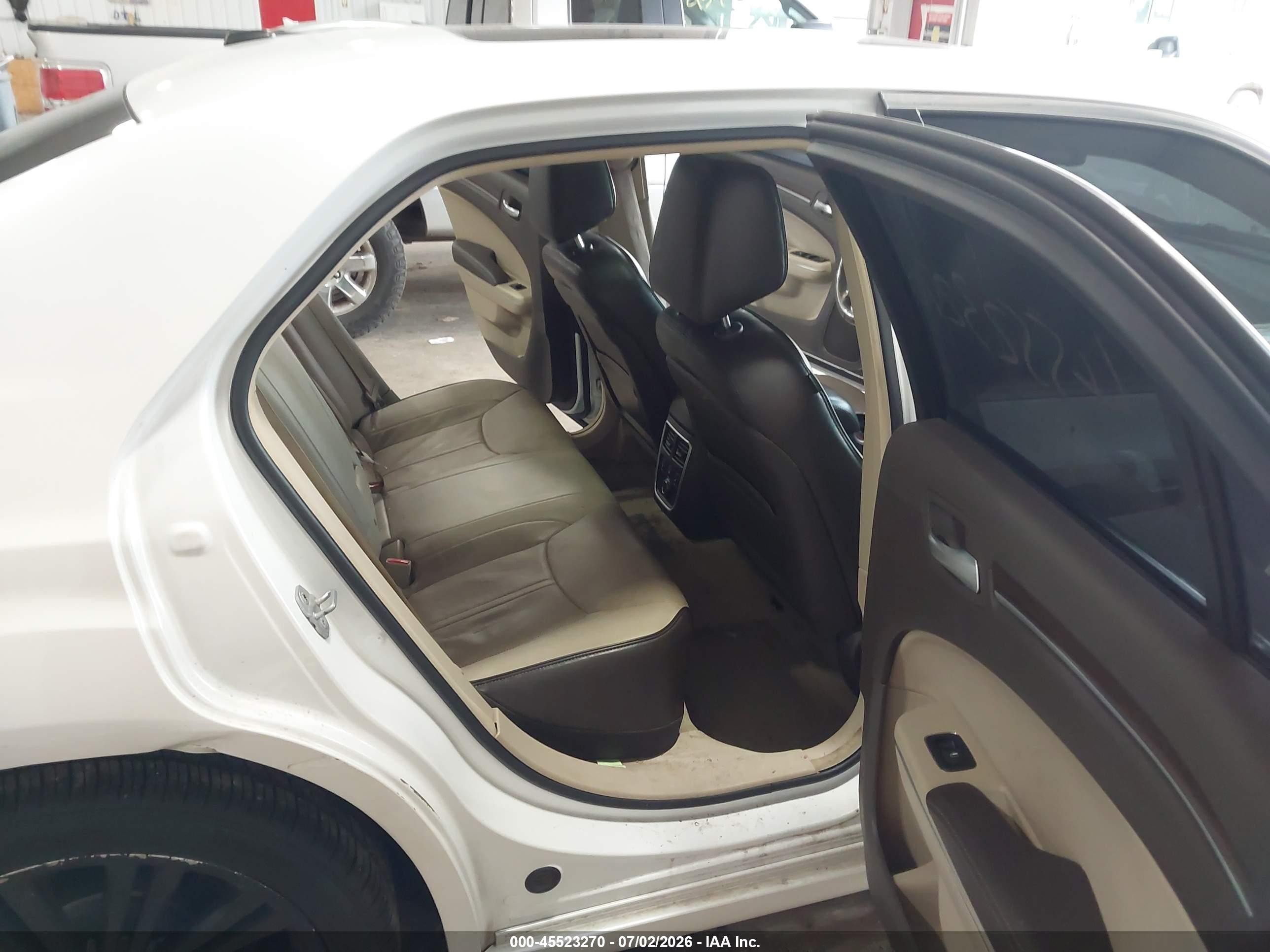 2012 Chrysler 300c Luxury Series White vin: 2C3CCAPT8CH289501