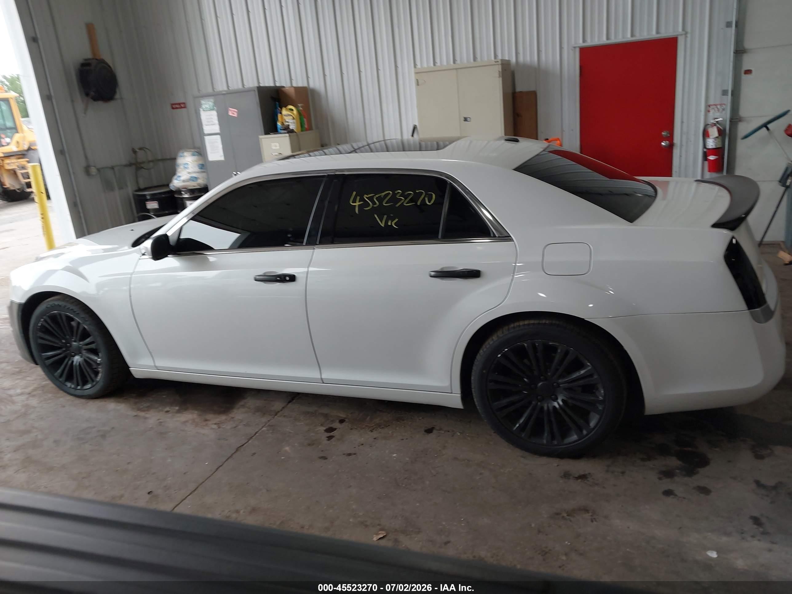 2012 Chrysler 300c Luxury Series White vin: 2C3CCAPT8CH289501