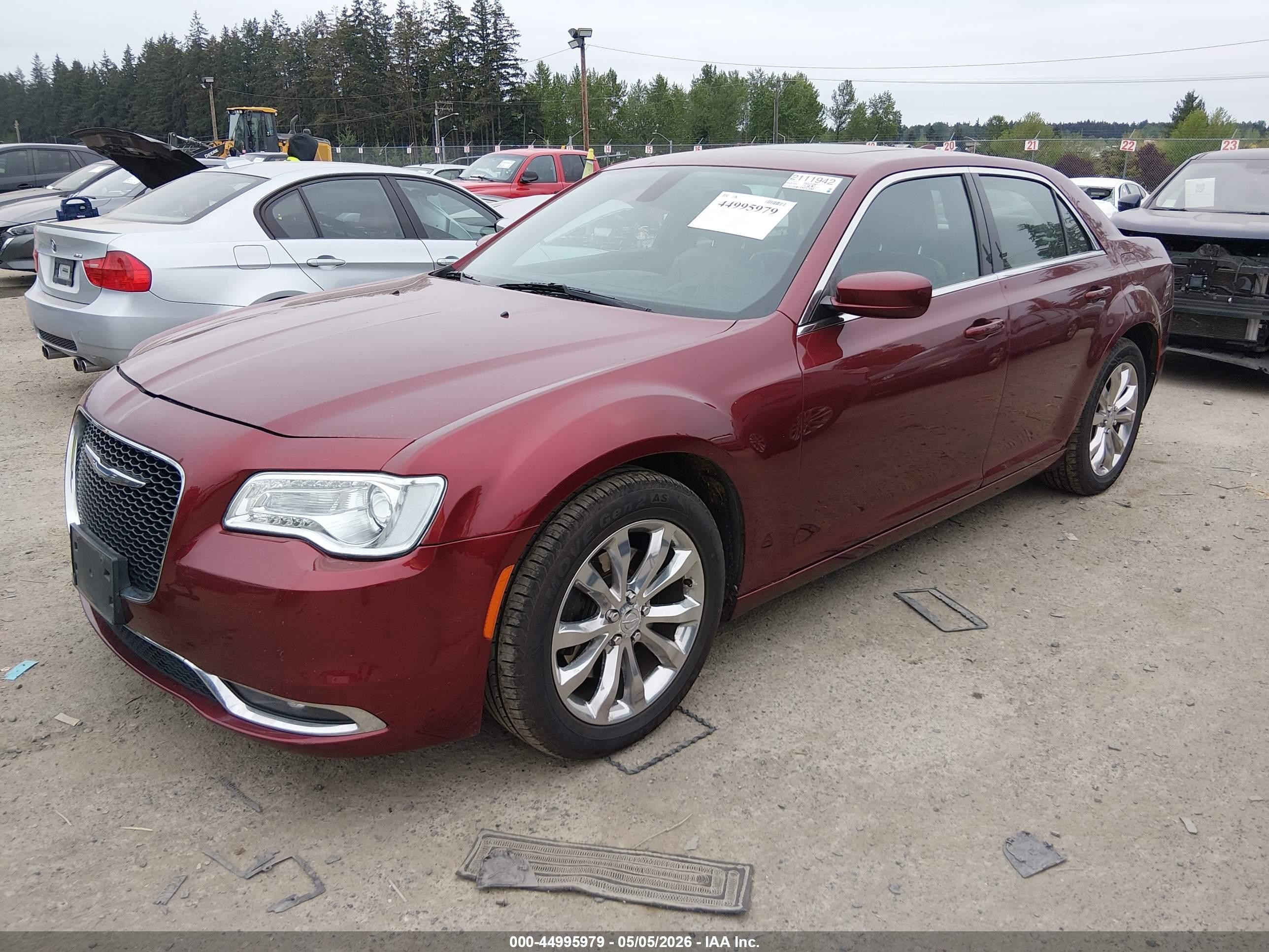 2015 Chrysler 300 Limited Burgundy vin: 2C3CCARG0FH820517