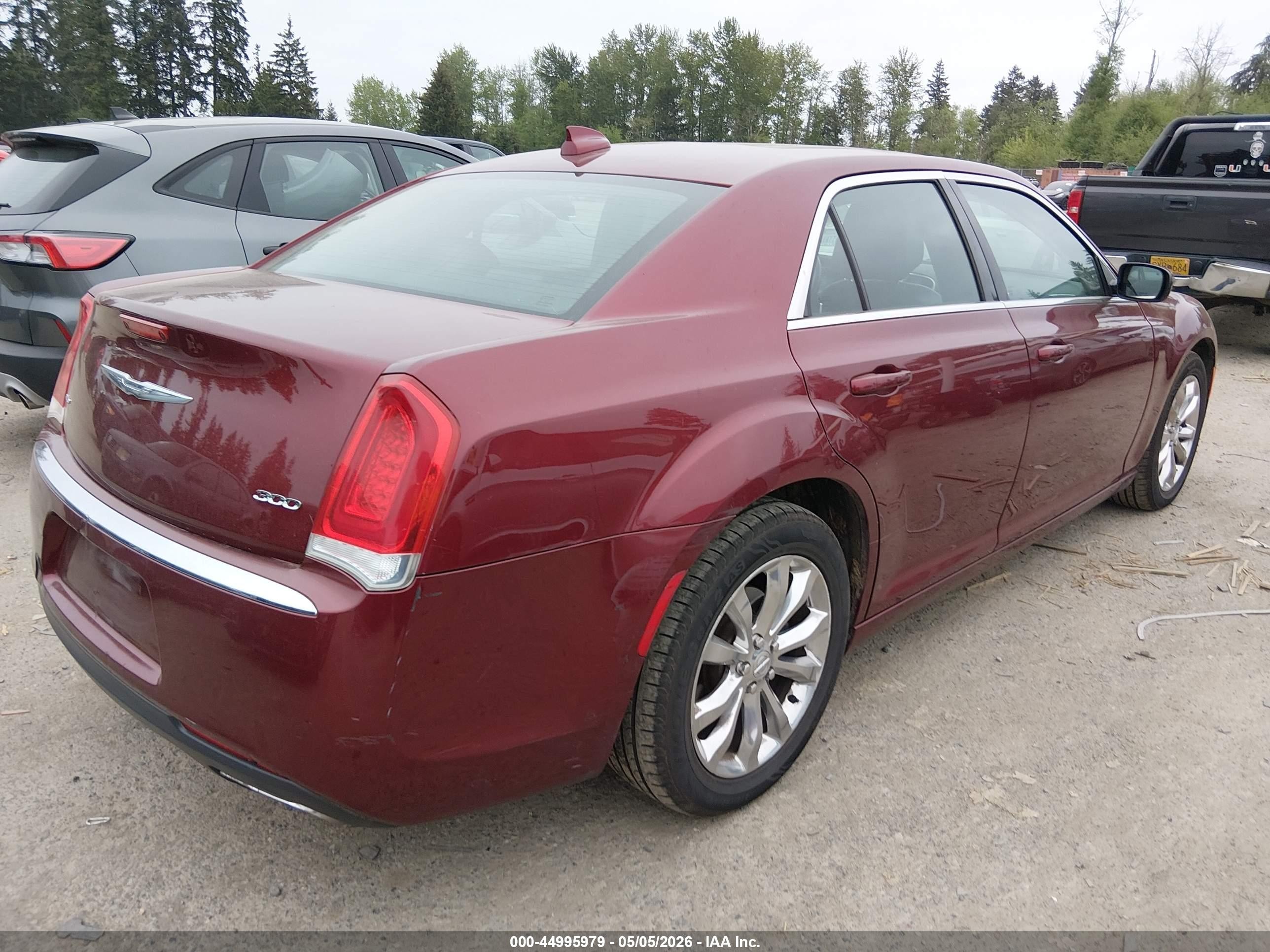 2015 Chrysler 300 Limited Burgundy vin: 2C3CCARG0FH820517