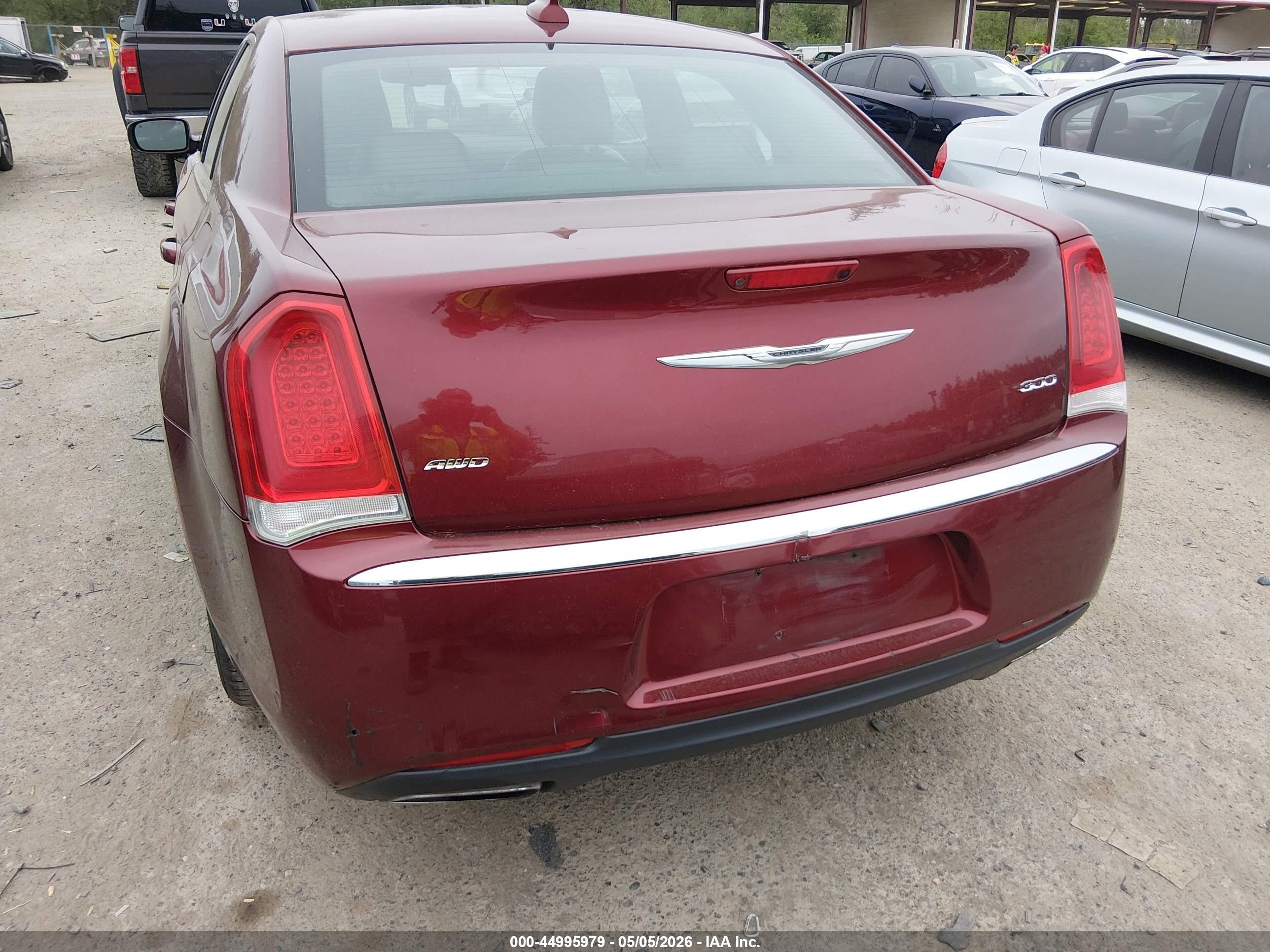 2015 Chrysler 300 Limited Burgundy vin: 2C3CCARG0FH820517