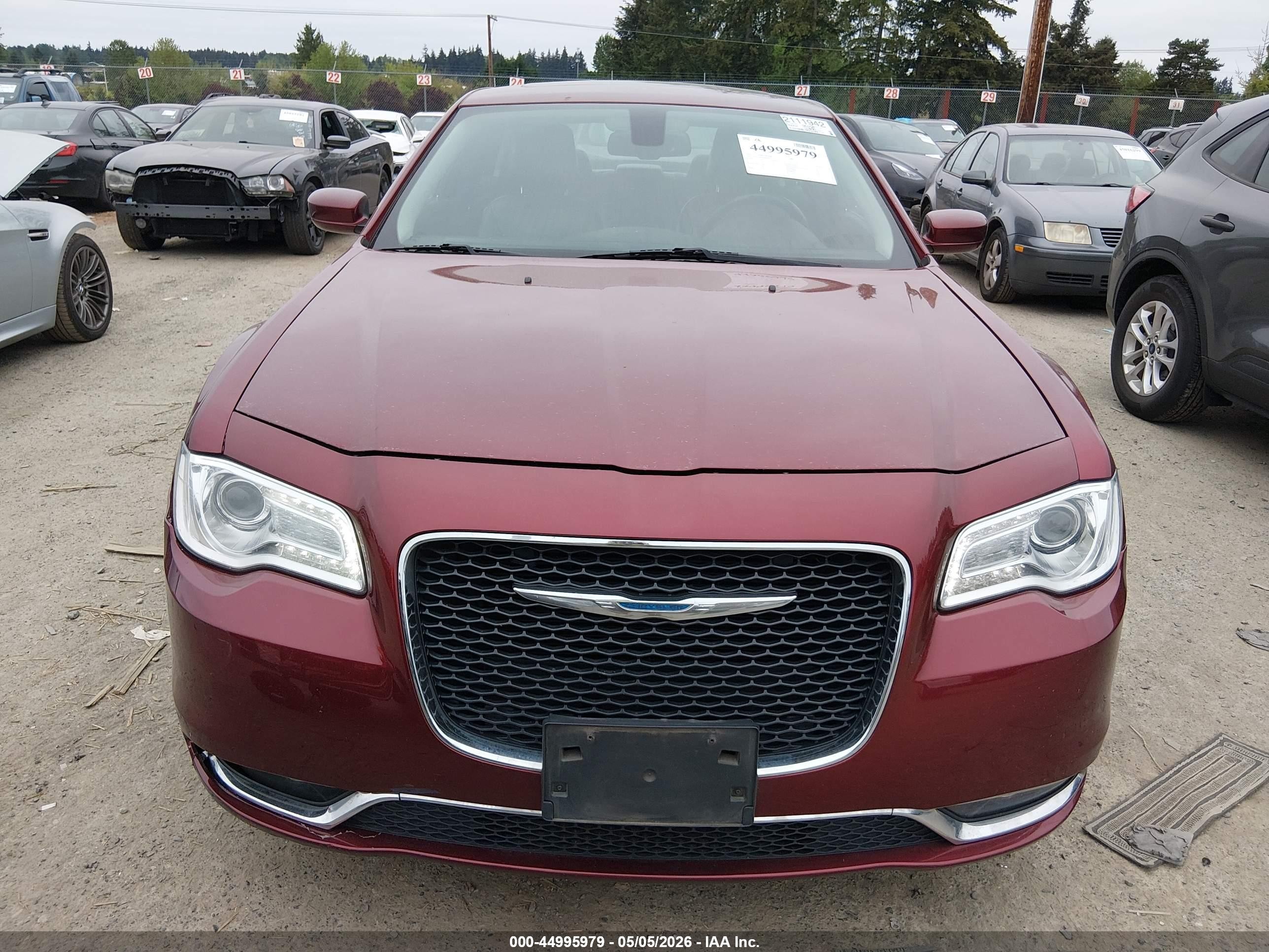 2015 Chrysler 300 Limited Burgundy vin: 2C3CCARG0FH820517