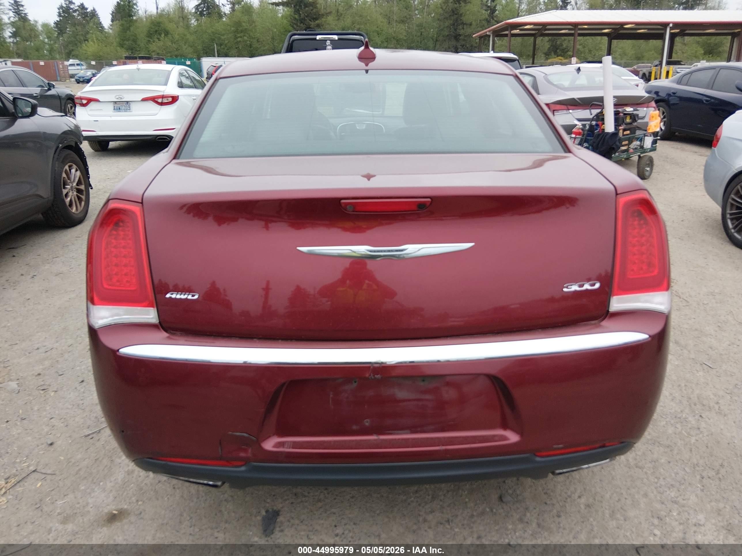 2015 Chrysler 300 Limited Burgundy vin: 2C3CCARG0FH820517