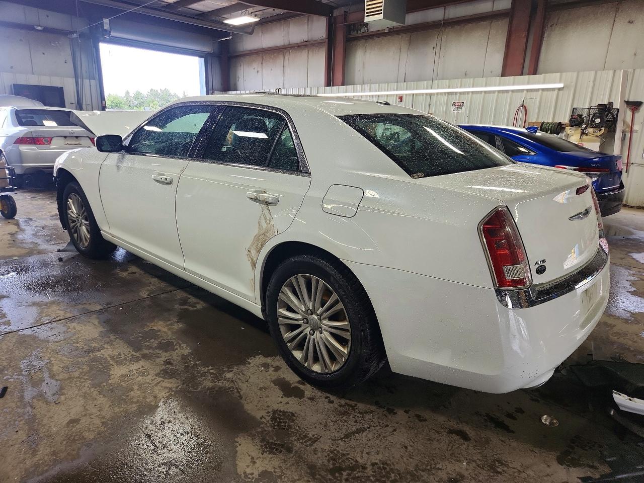 2013 Chrysler 300 White vin: 2C3CCARG1DH716048