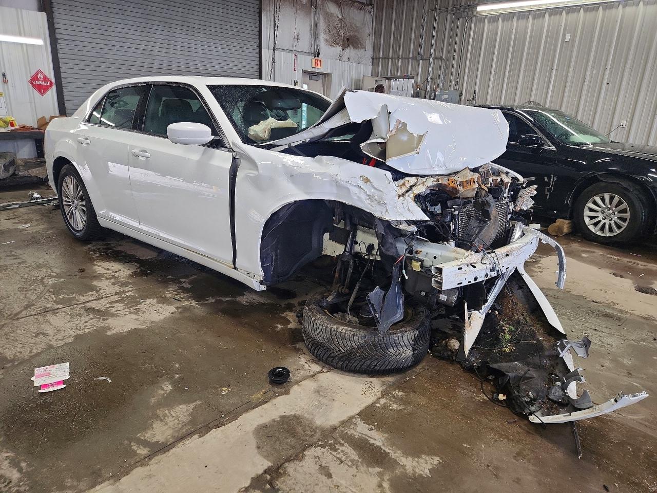 2013 Chrysler 300 White vin: 2C3CCARG1DH716048