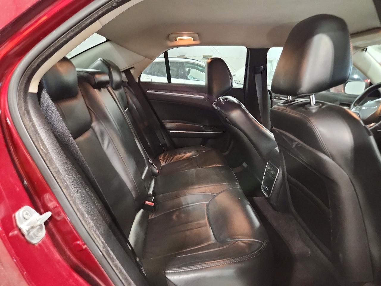 2017 Chrysler 300 Limited Burgundy vin: 2C3CCARG2HH534333