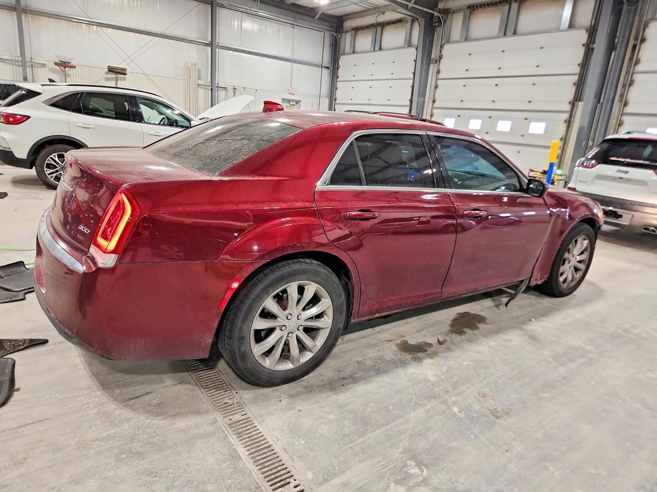 2017 Chrysler 300 Limited Burgundy vin: 2C3CCARG2HH534333