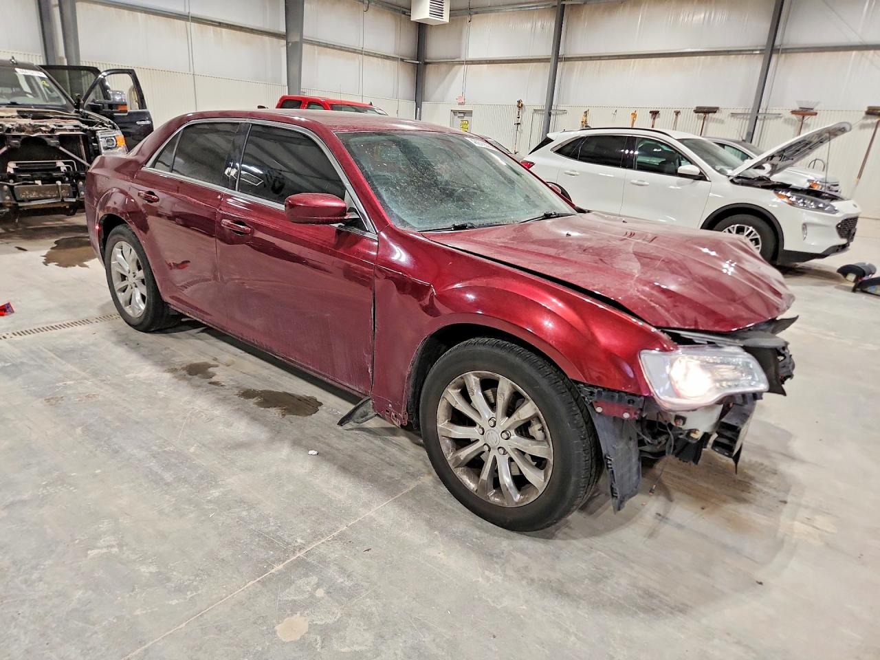 2017 Chrysler 300 Limited Burgundy vin: 2C3CCARG2HH534333
