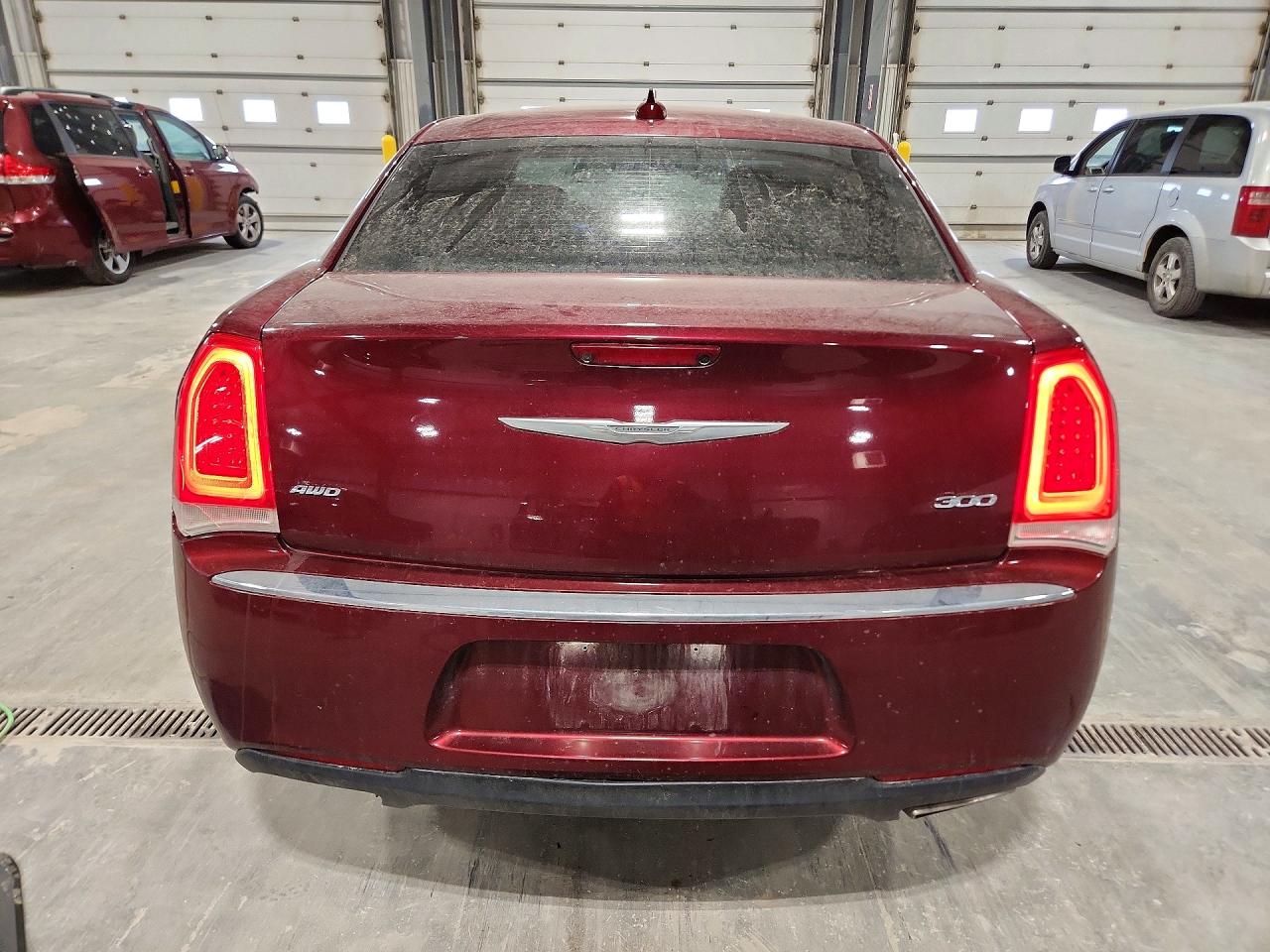 2017 Chrysler 300 Limited Burgundy vin: 2C3CCARG2HH534333