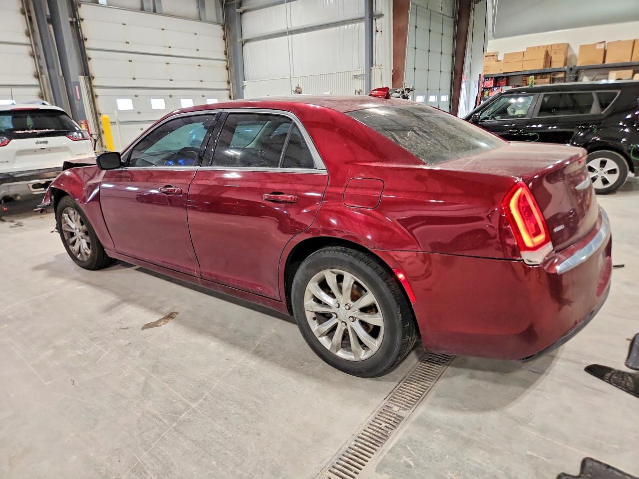 2017 Chrysler 300 Limited Burgundy vin: 2C3CCARG2HH534333