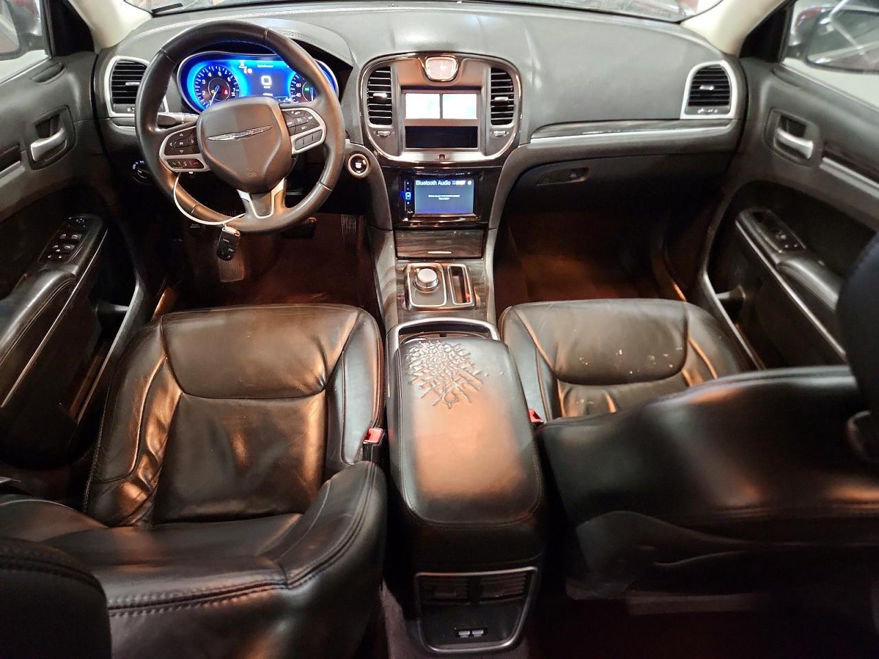 2017 Chrysler 300 Limited Burgundy vin: 2C3CCARG2HH534333