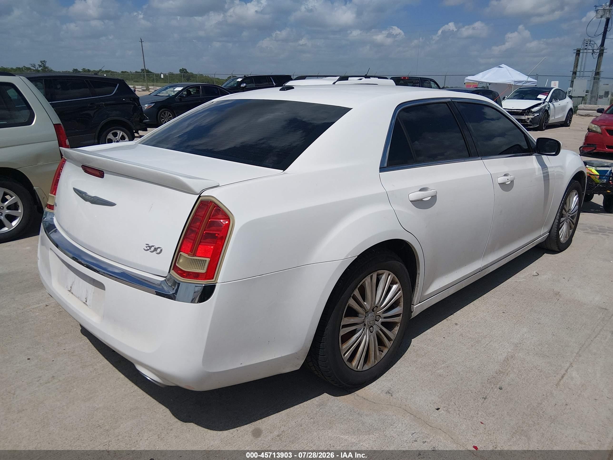 2013 Chrysler 300 Motown White vin: 2C3CCARG3DH528132