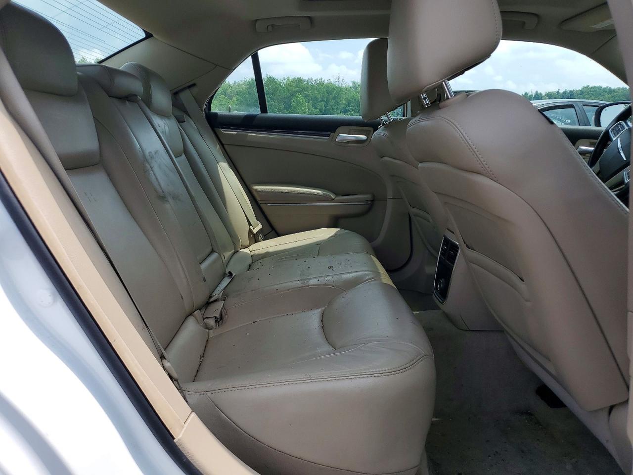 2013 Chrysler 300 White vin: 2C3CCARG3DH560028