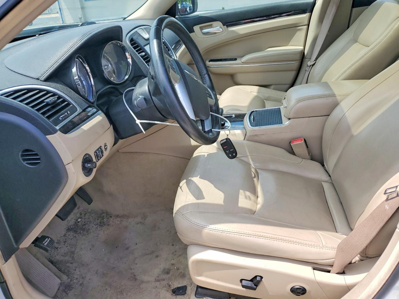 2013 Chrysler 300 White vin: 2C3CCARG3DH560028