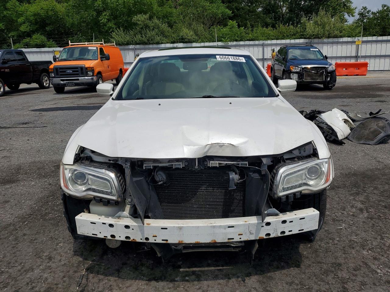 2013 Chrysler 300 White vin: 2C3CCARG3DH560028