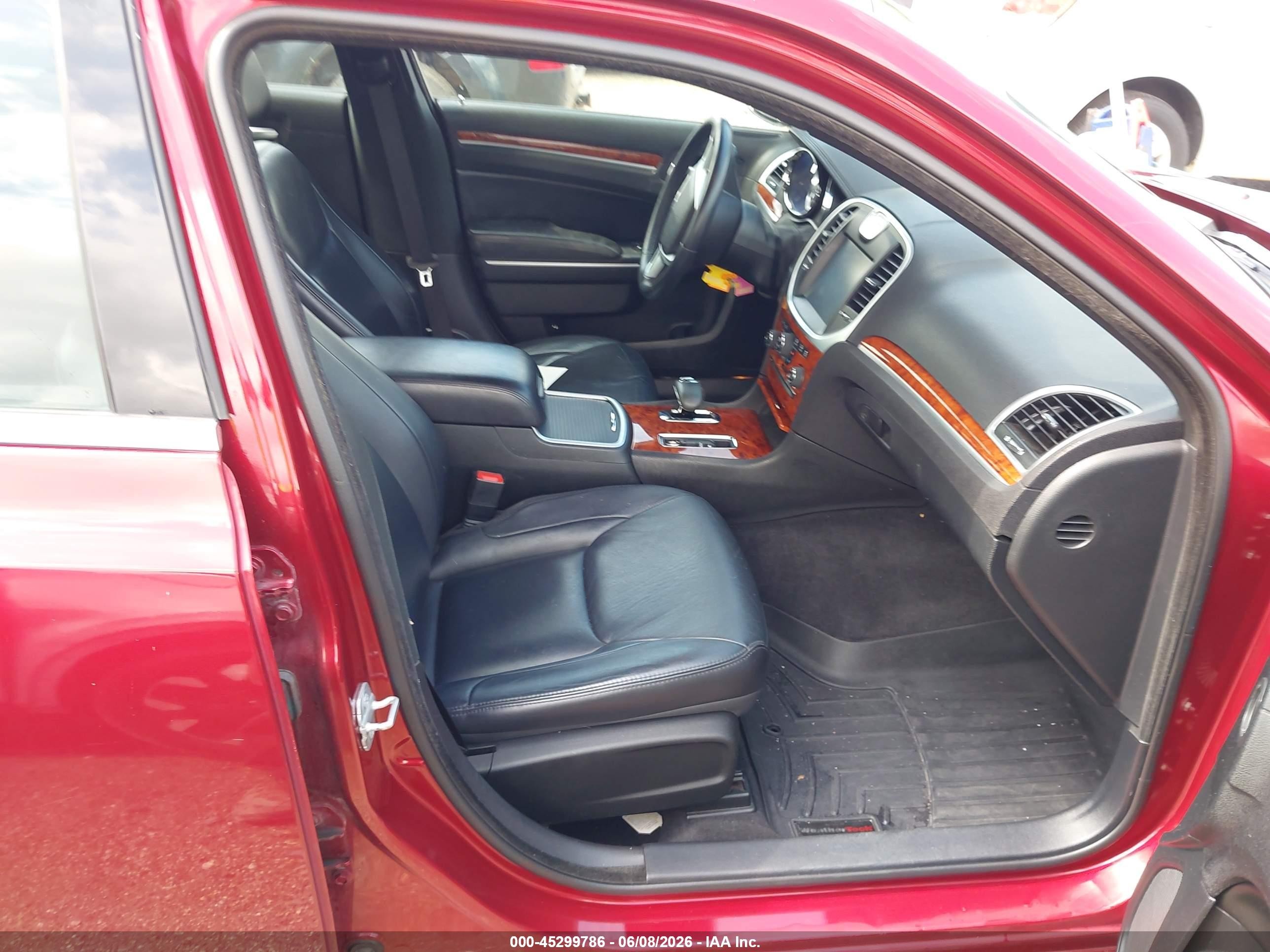 2014 Chrysler 300   Red vin: 2C3CCARG3EH253136