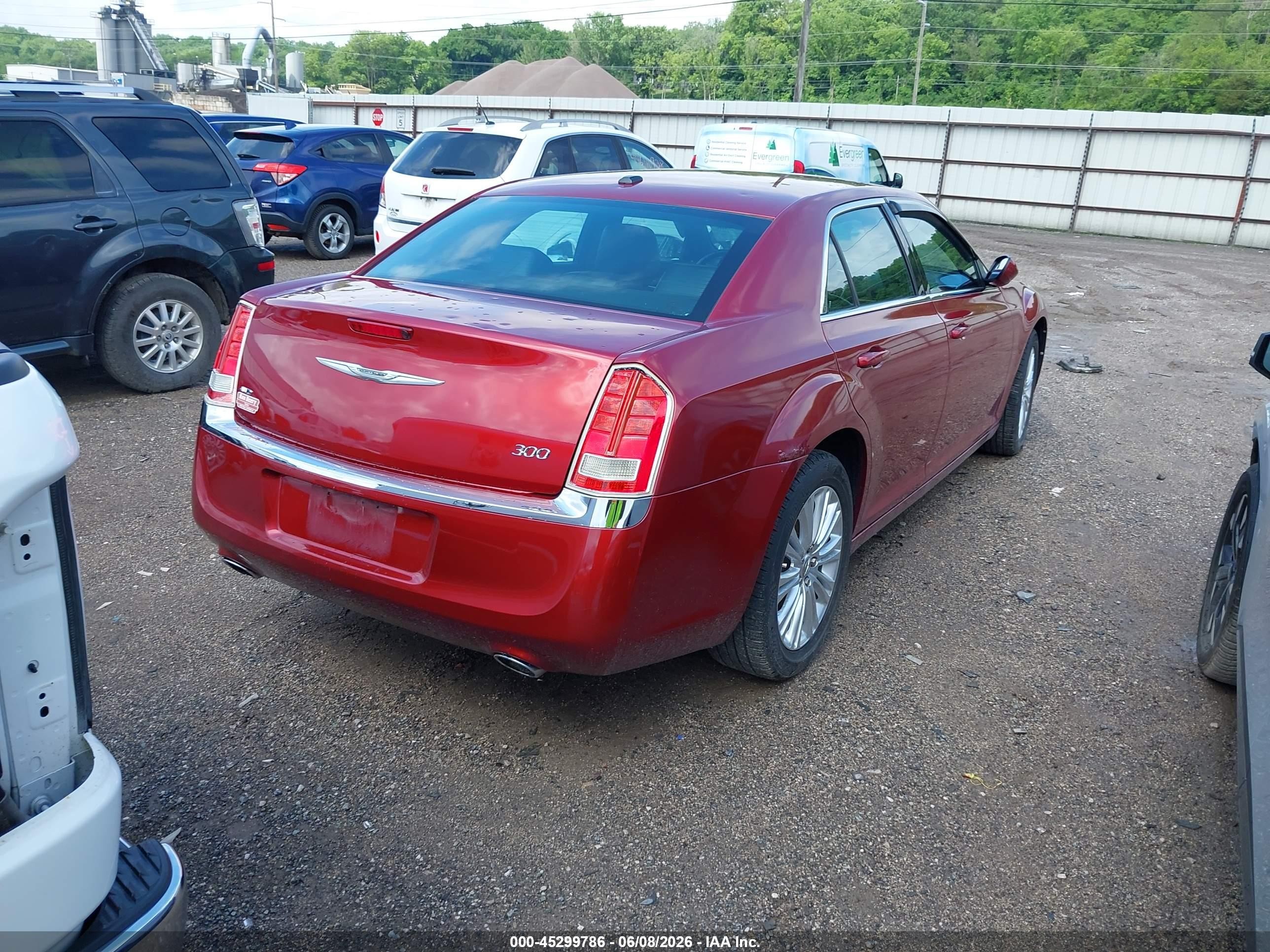 2014 Chrysler 300   Red vin: 2C3CCARG3EH253136