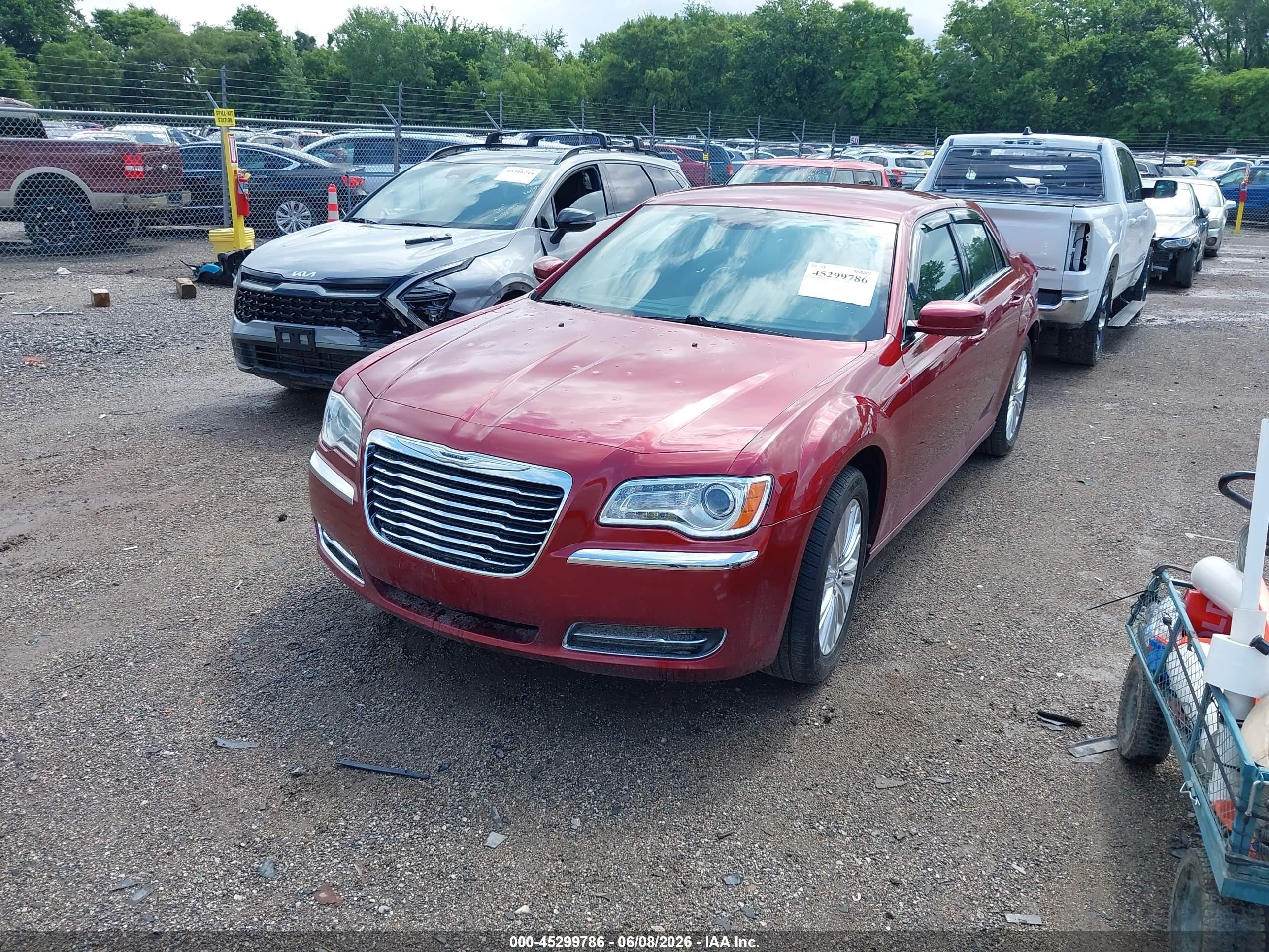 2014 Chrysler 300   Red vin: 2C3CCARG3EH253136