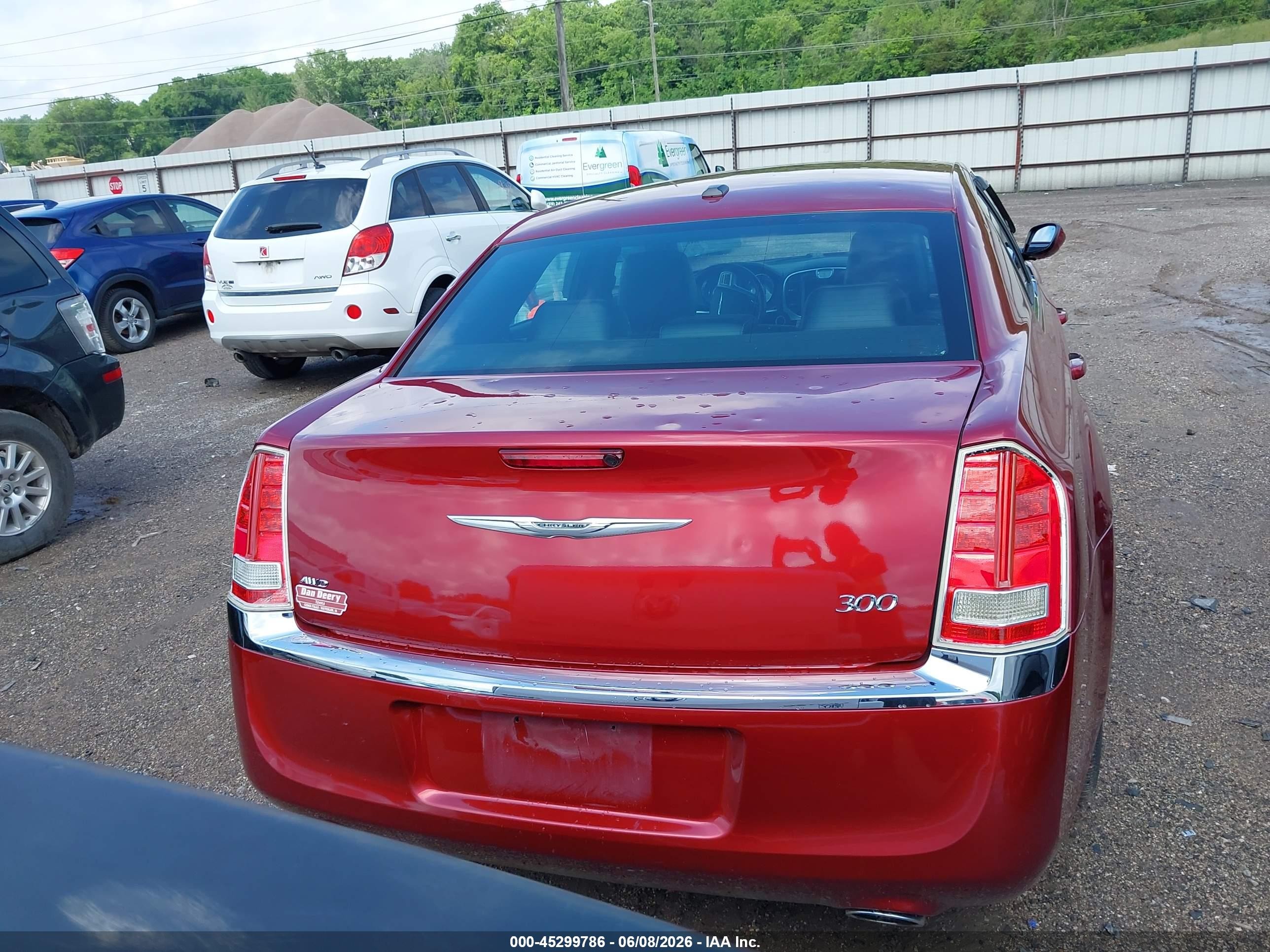 2014 Chrysler 300   Red vin: 2C3CCARG3EH253136