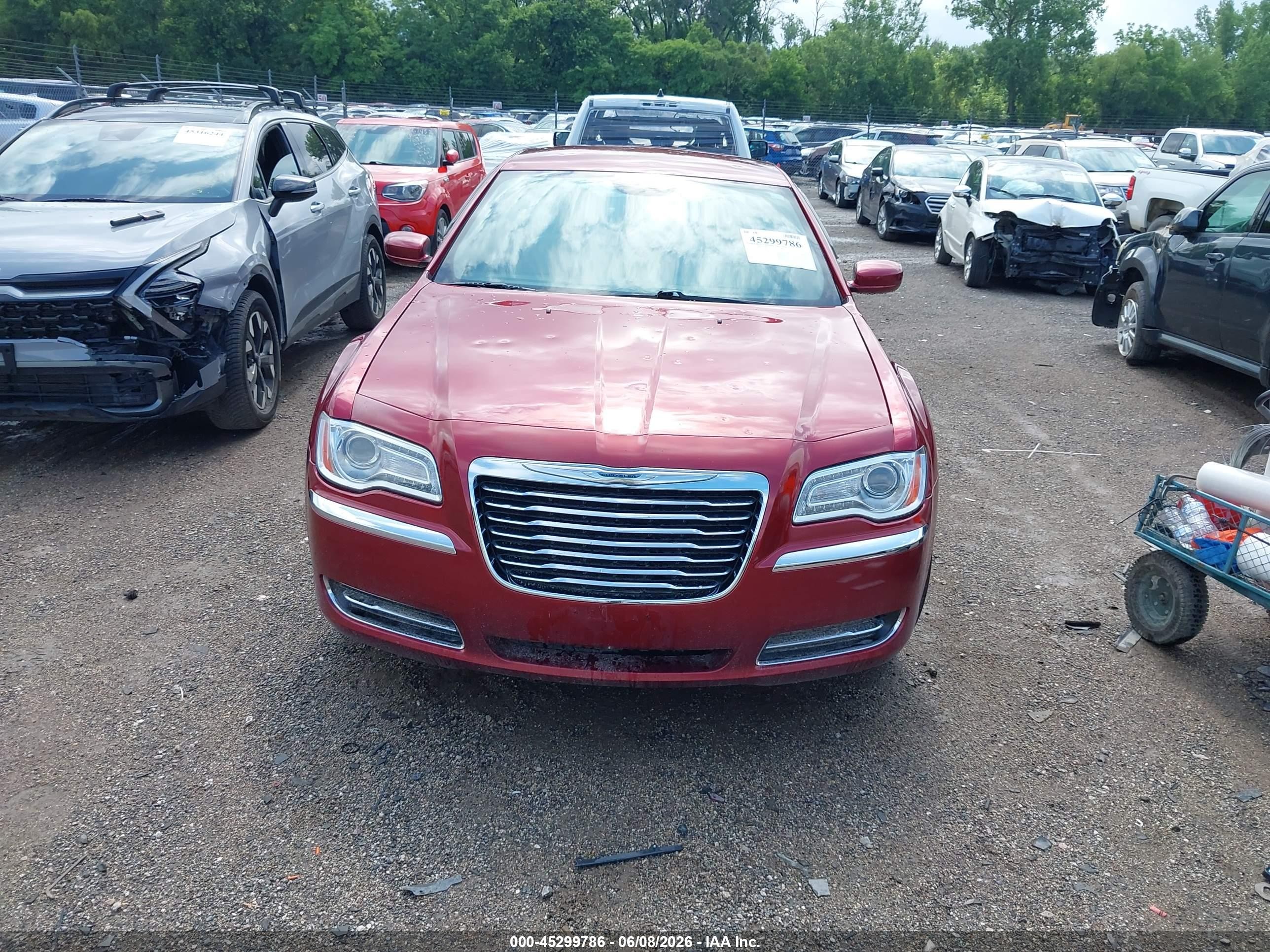 2014 Chrysler 300   Red vin: 2C3CCARG3EH253136