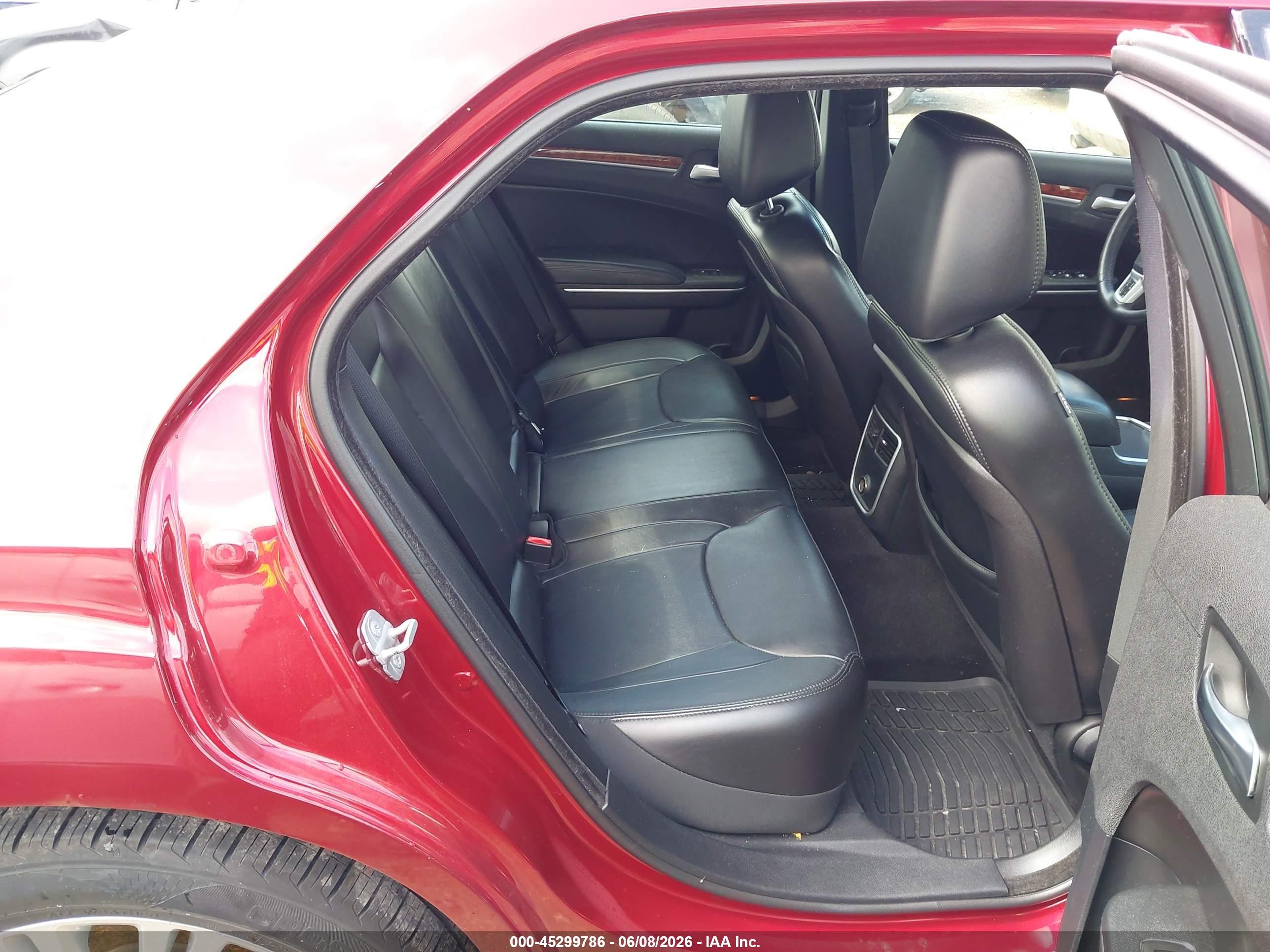 2014 Chrysler 300   Red vin: 2C3CCARG3EH253136
