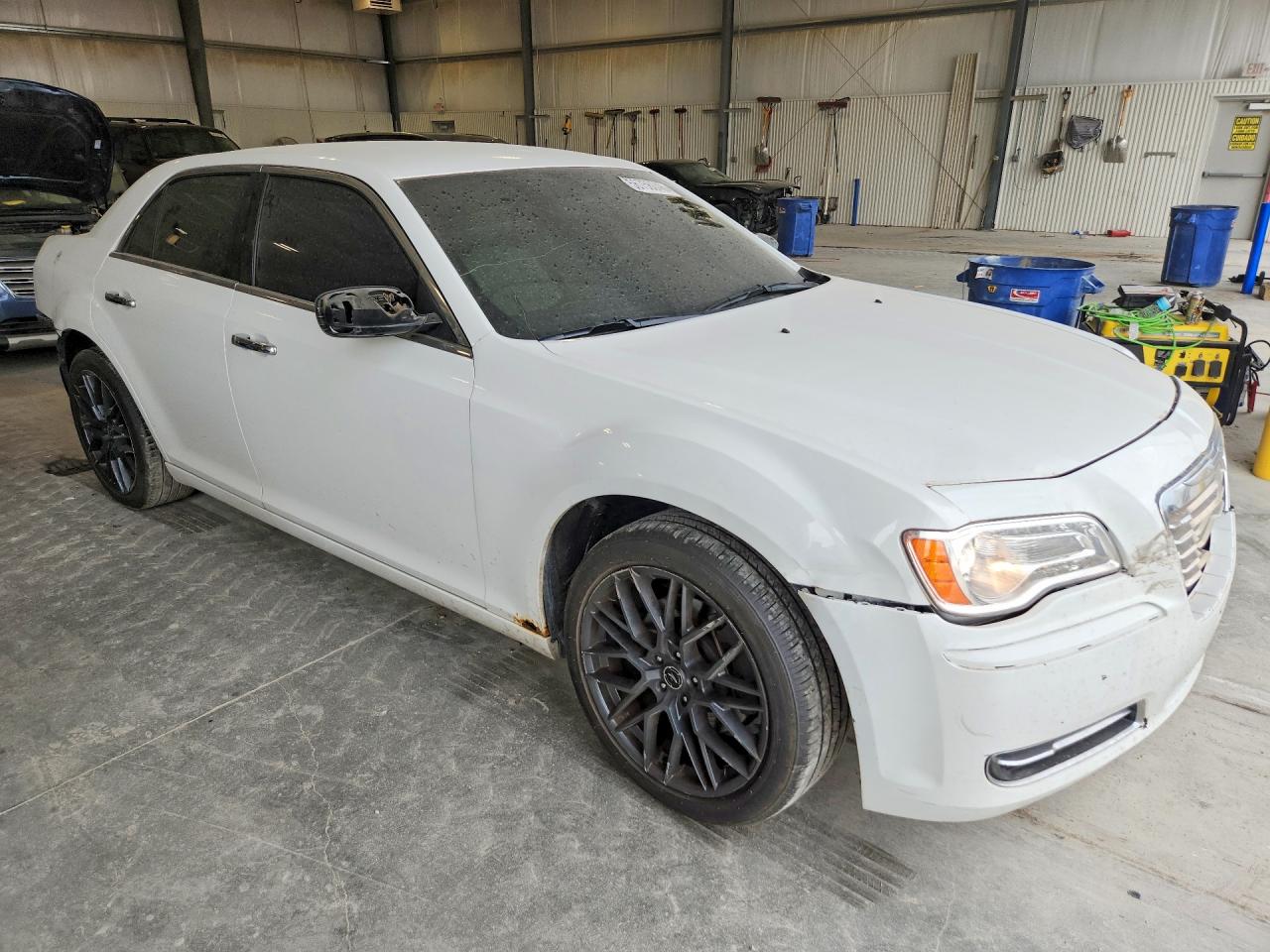 2014 Chrysler 300 White vin: 2C3CCARG3EH355830