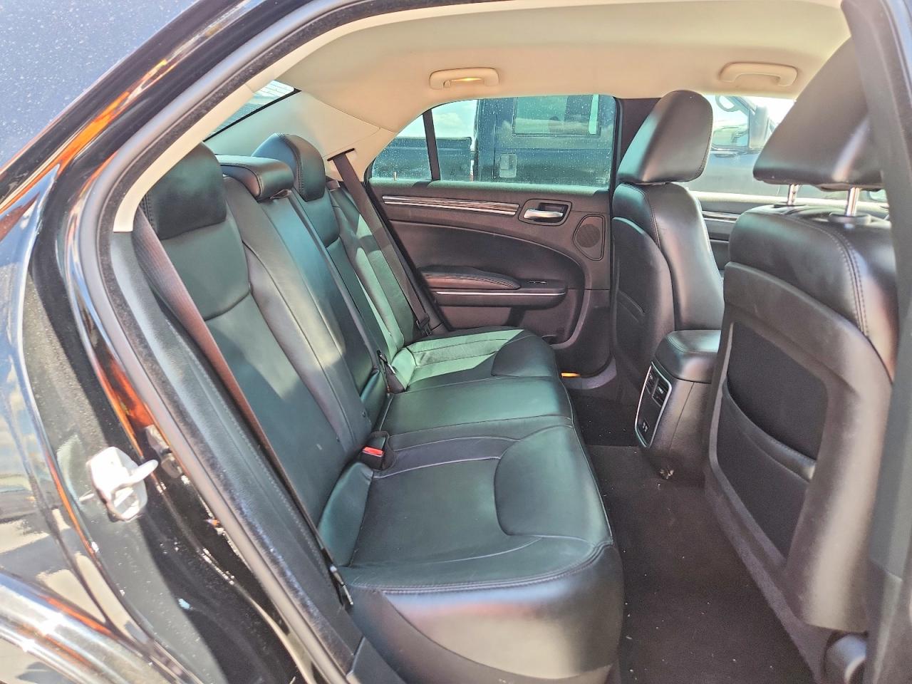 2015 Chrysler 300 Limited Черный vin: 2C3CCARG3FH876399