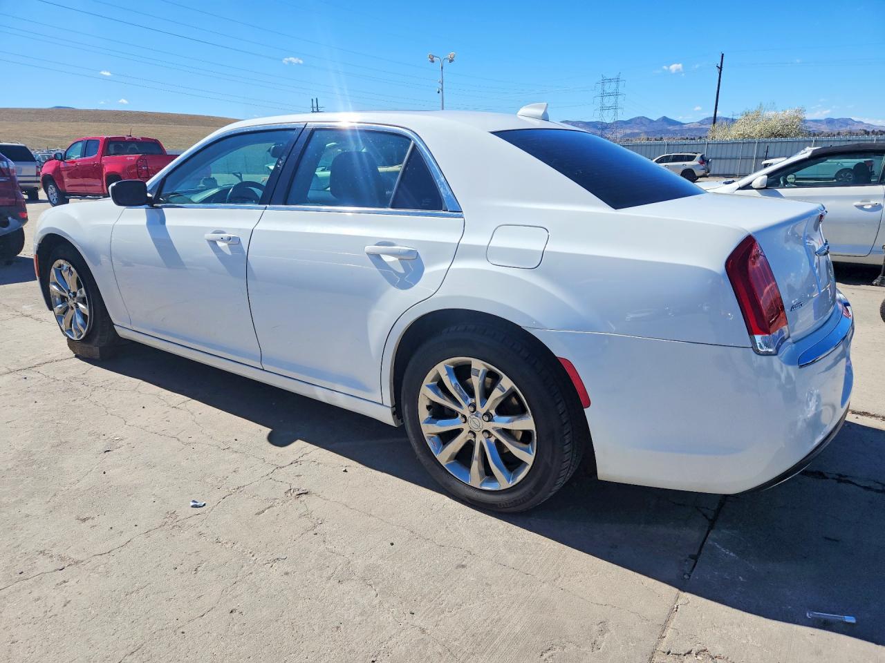 2016 Chrysler 300 Limited White vin: 2C3CCARG3GH270506