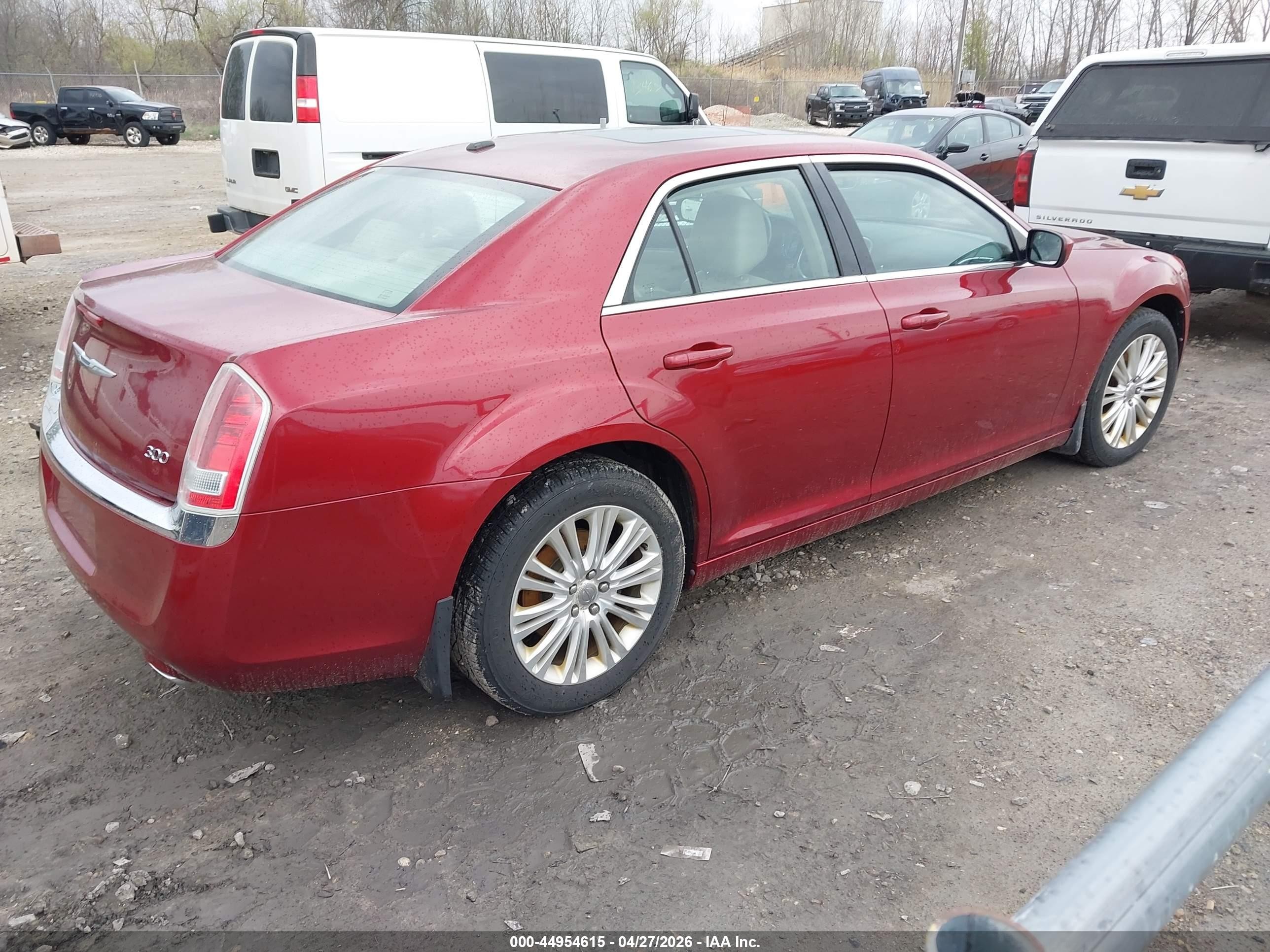 2014 Chrysler 300   Red vin: 2C3CCARG4EH157757