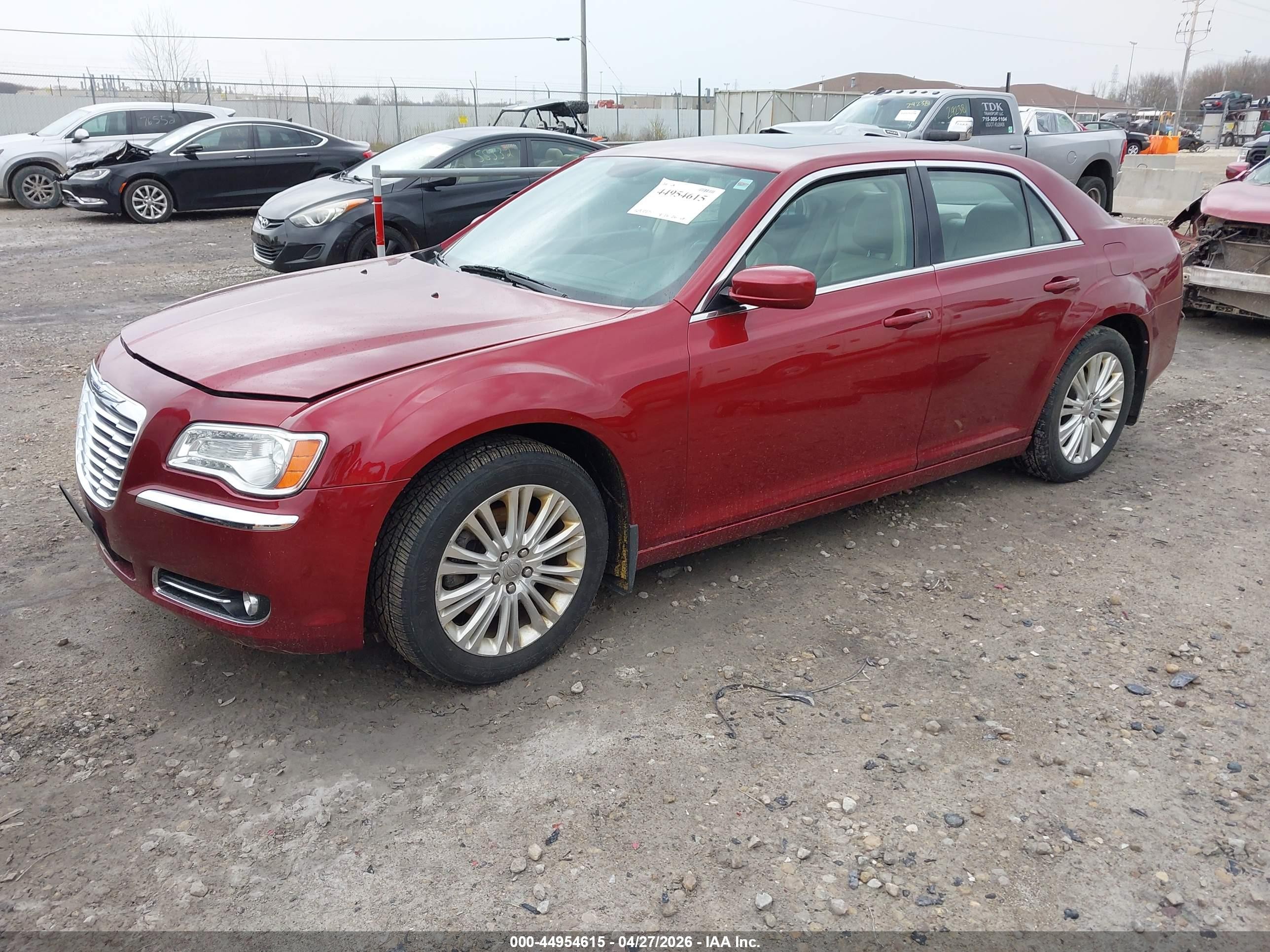 2014 Chrysler 300   Red vin: 2C3CCARG4EH157757