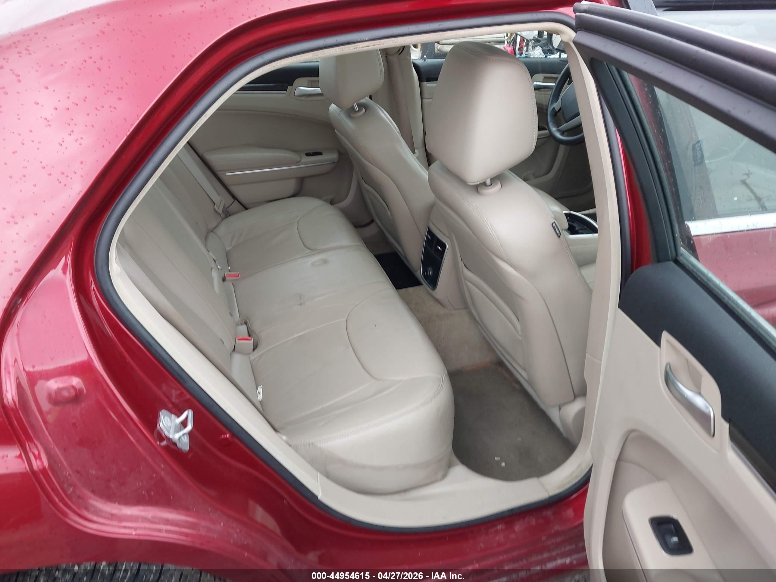 2014 Chrysler 300   Red vin: 2C3CCARG4EH157757
