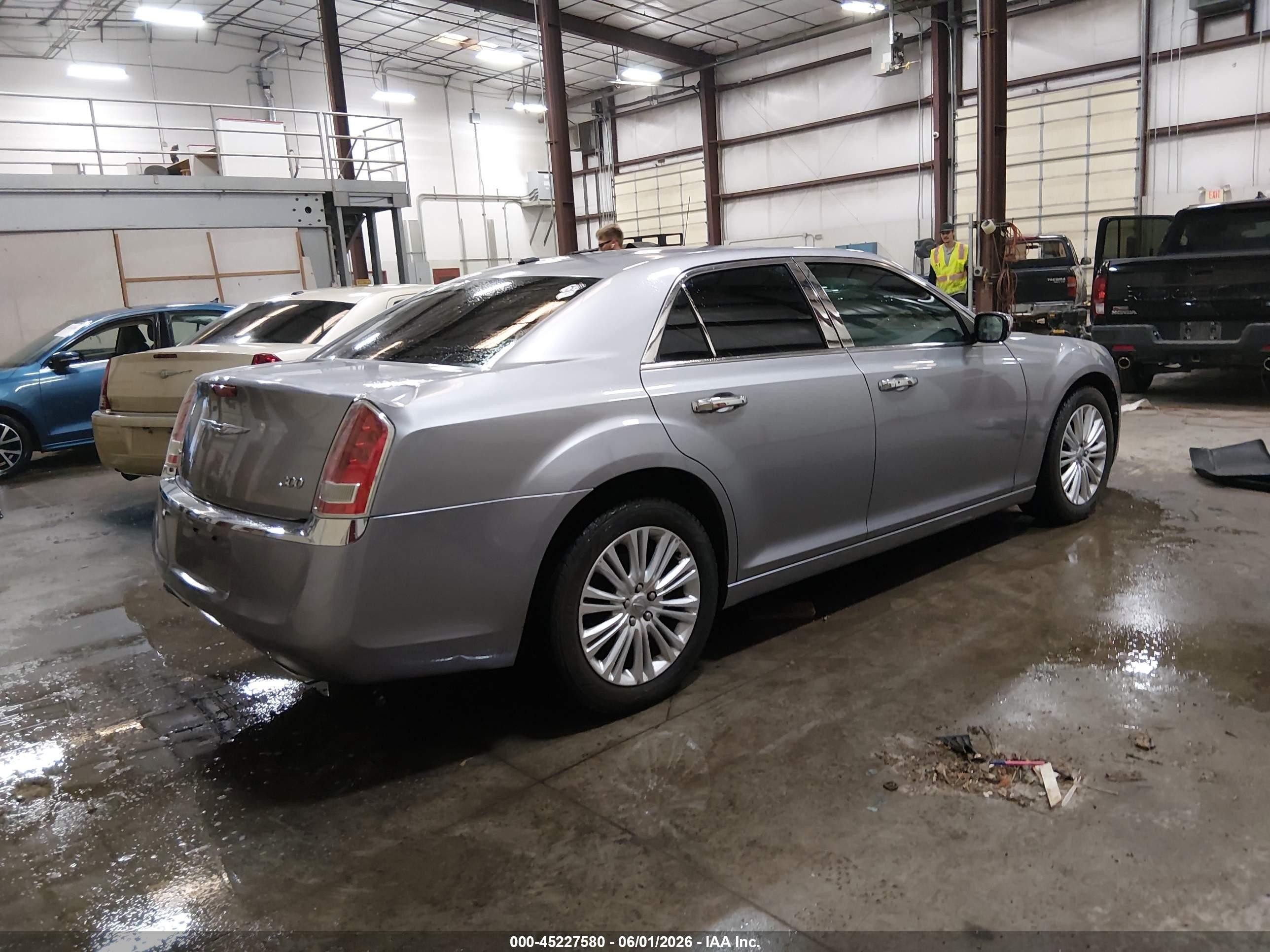 2014 Chrysler 300   Серый vin: 2C3CCARG4EH352726
