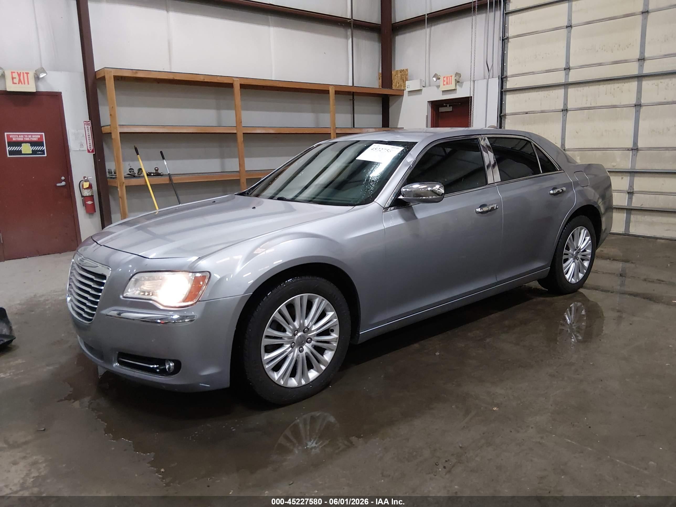 2014 Chrysler 300   Серый vin: 2C3CCARG4EH352726