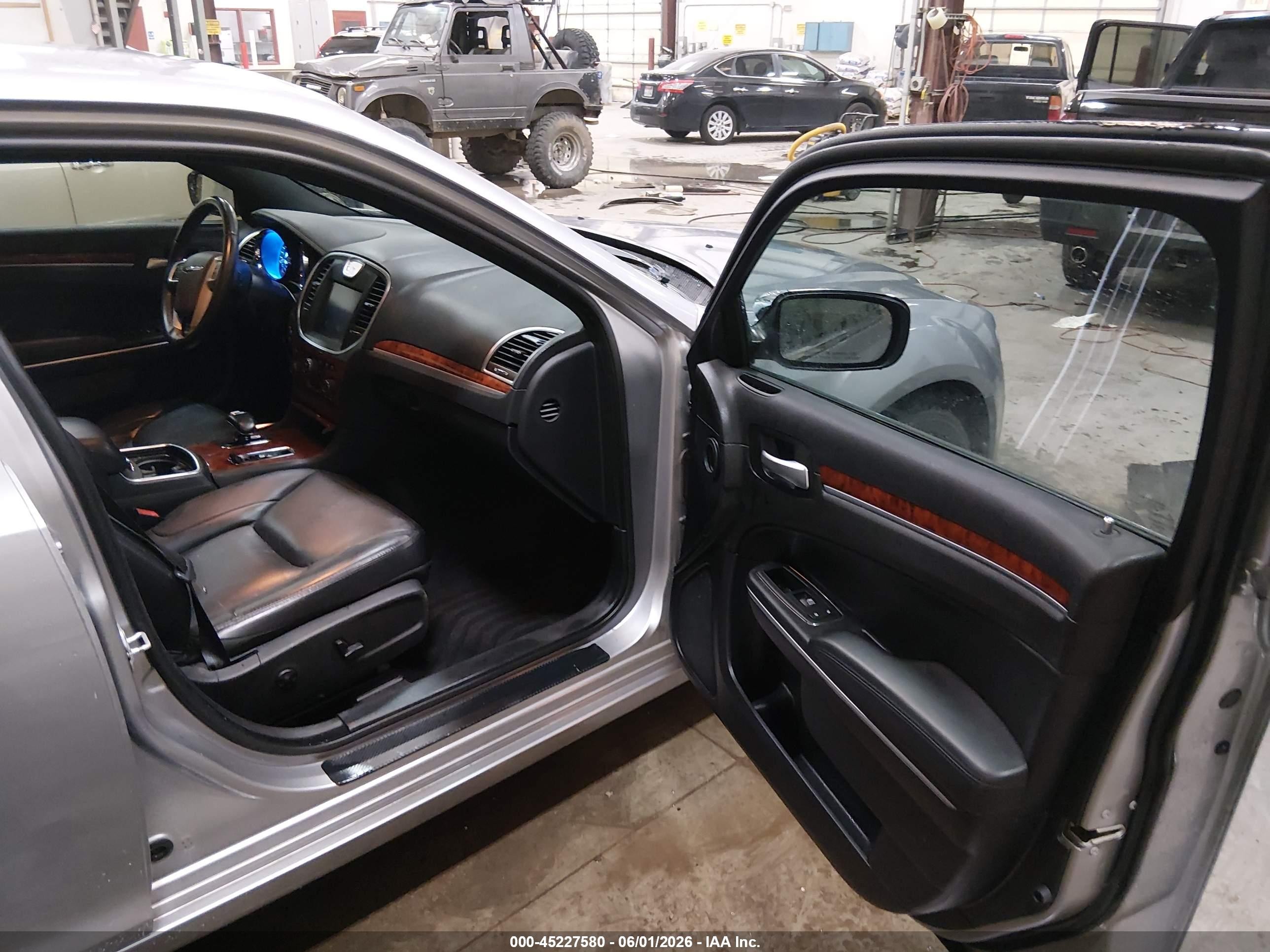 2014 Chrysler 300   Серый vin: 2C3CCARG4EH352726