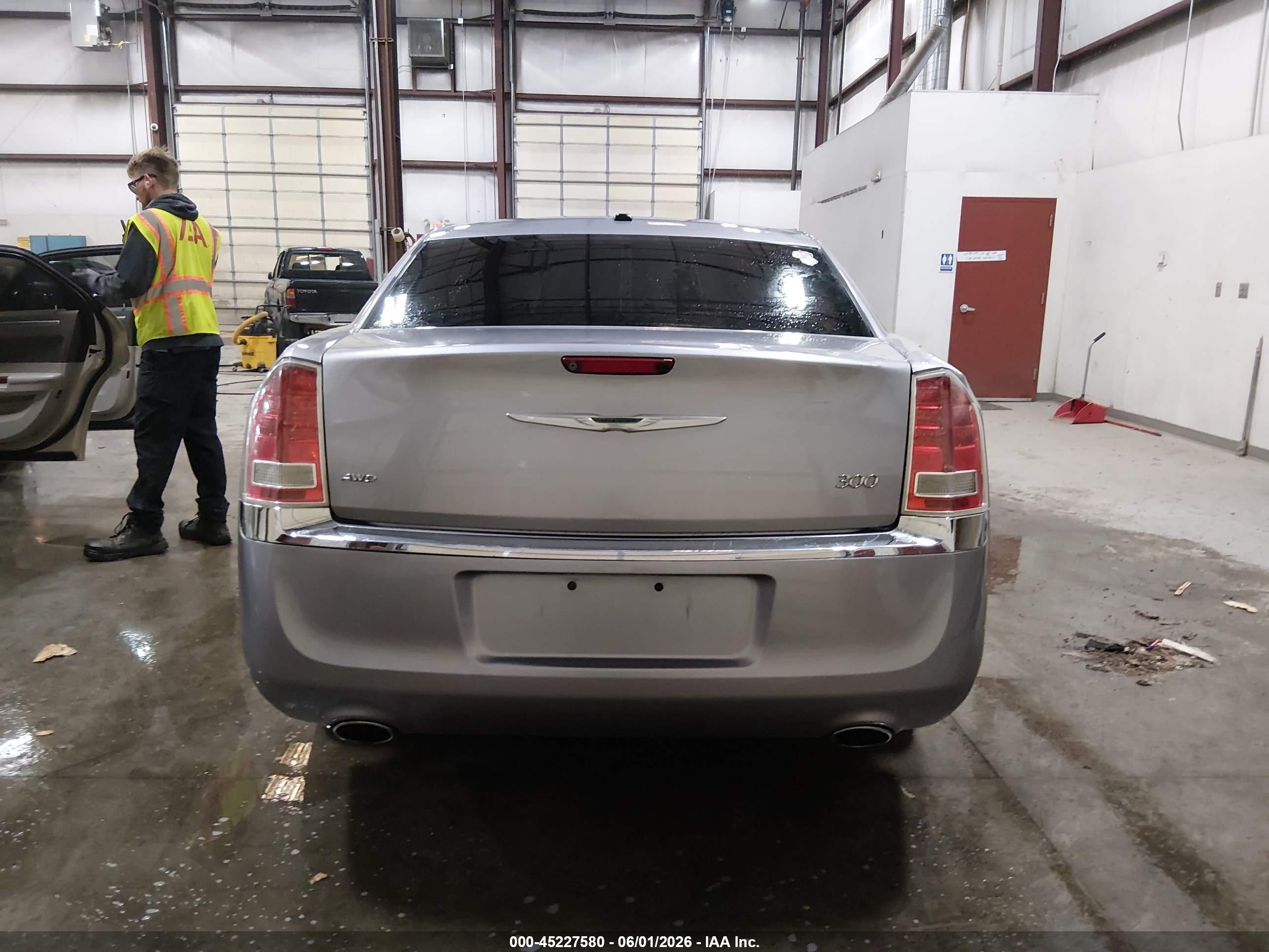 2014 Chrysler 300   Серый vin: 2C3CCARG4EH352726