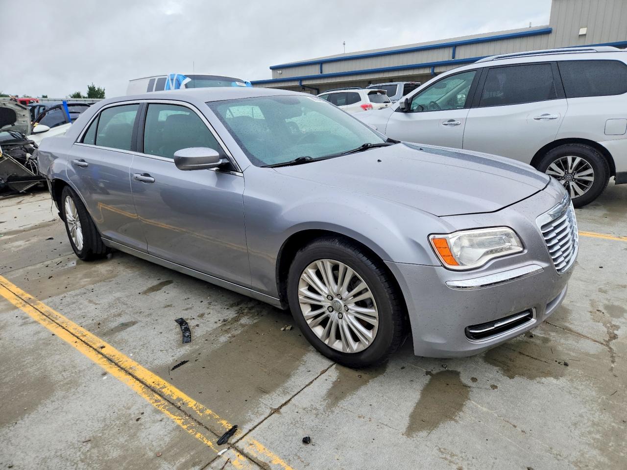 2014 Chrysler 300 Серебряный vin: 2C3CCARG4EH376895