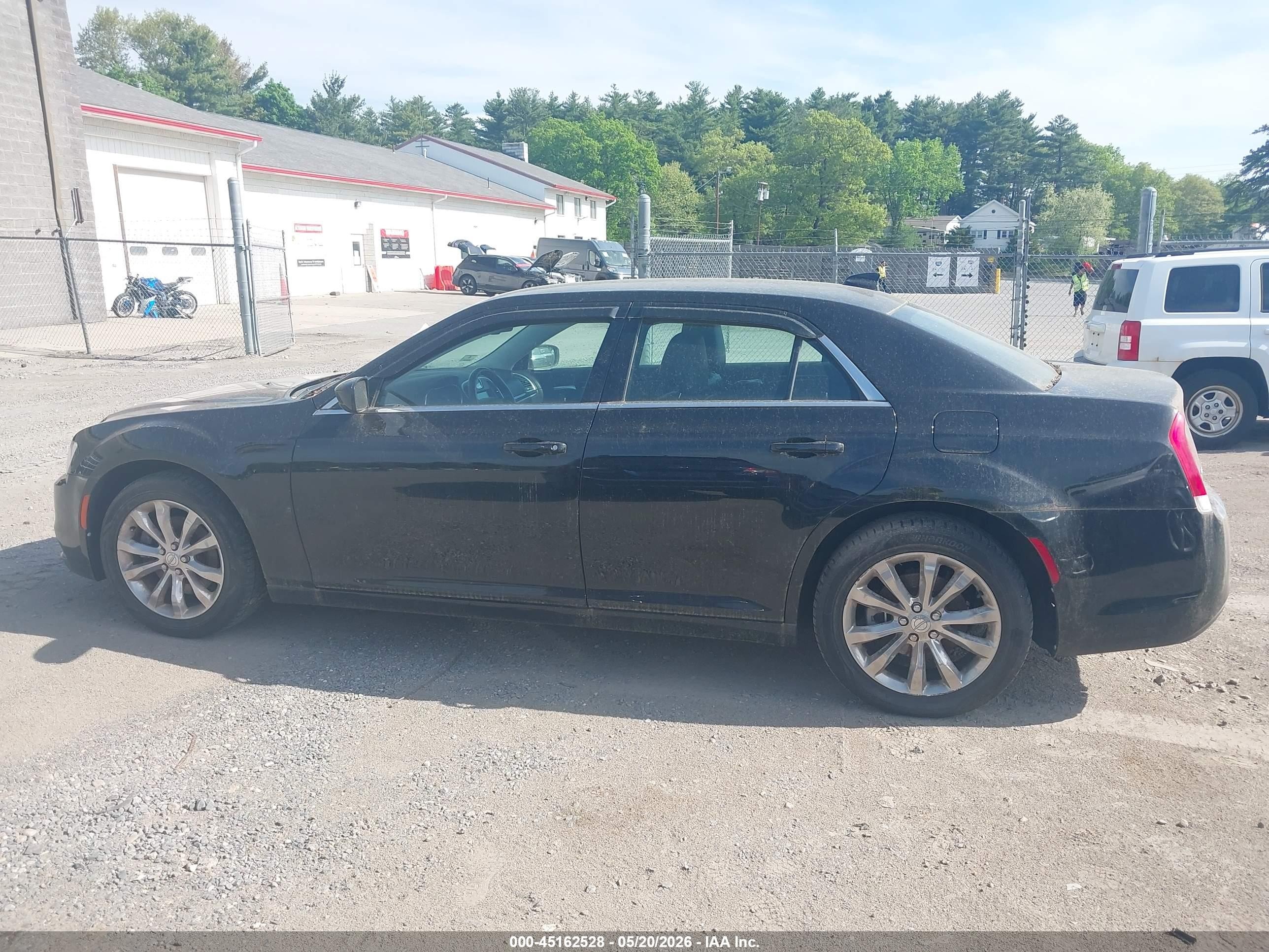 2015 Chrysler 300 Limited Черный vin: 2C3CCARG4FH781642