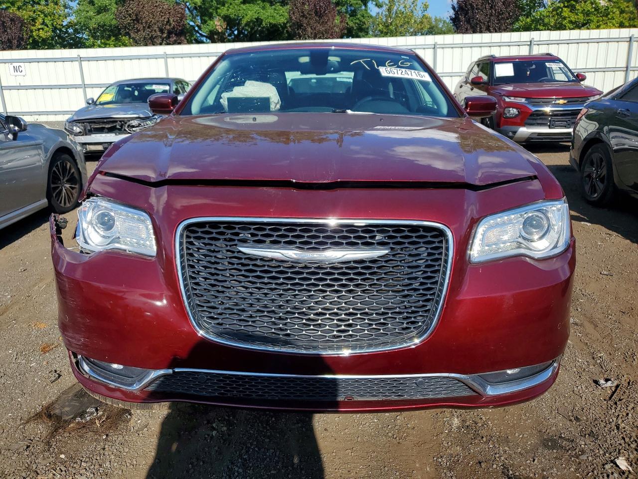 2015 Chrysler 300 Limited Red vin: 2C3CCARG4FH883040